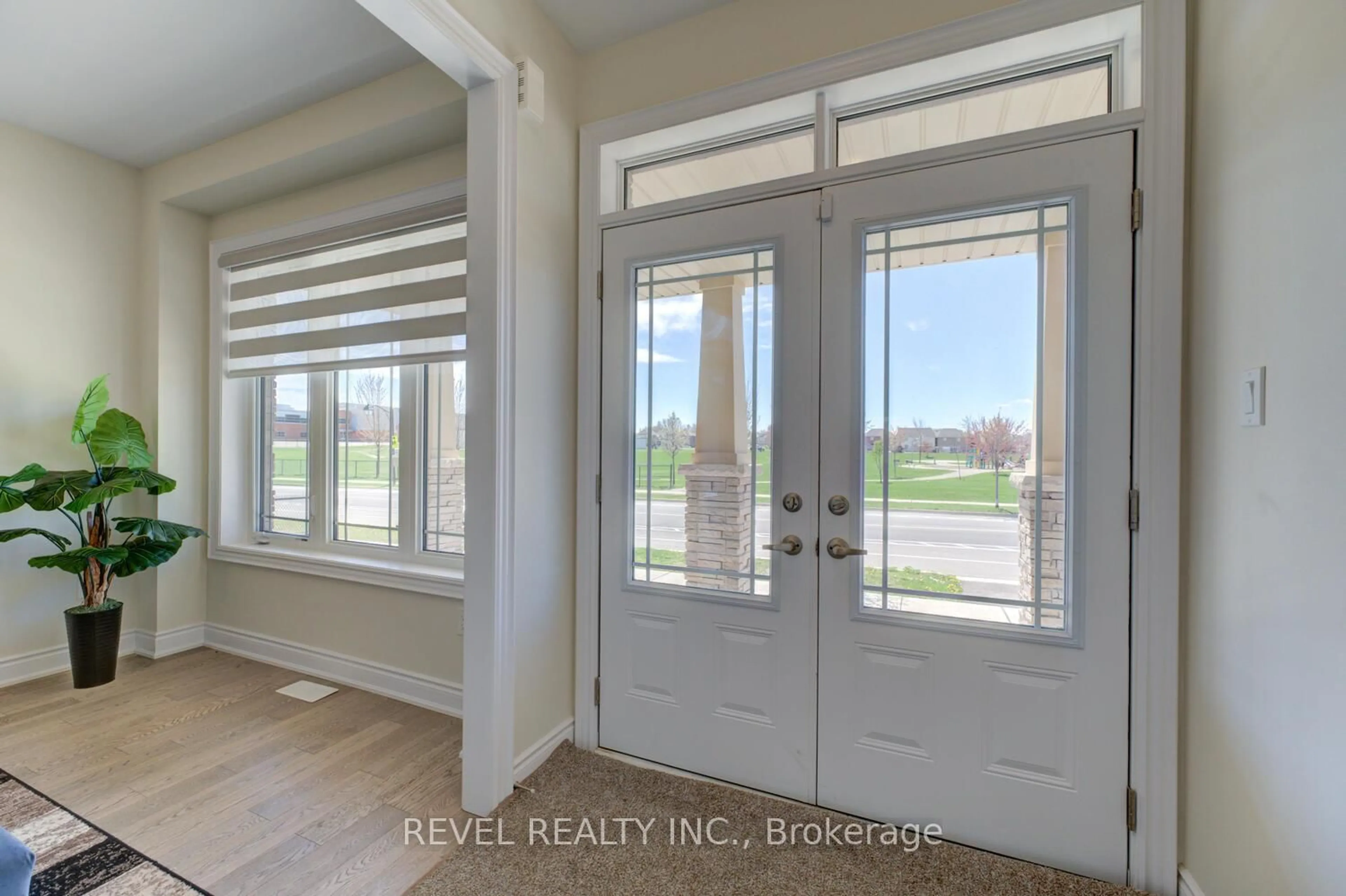Indoor entryway for 372 Blackburn Dr, Brantford Ontario N3T 5L5