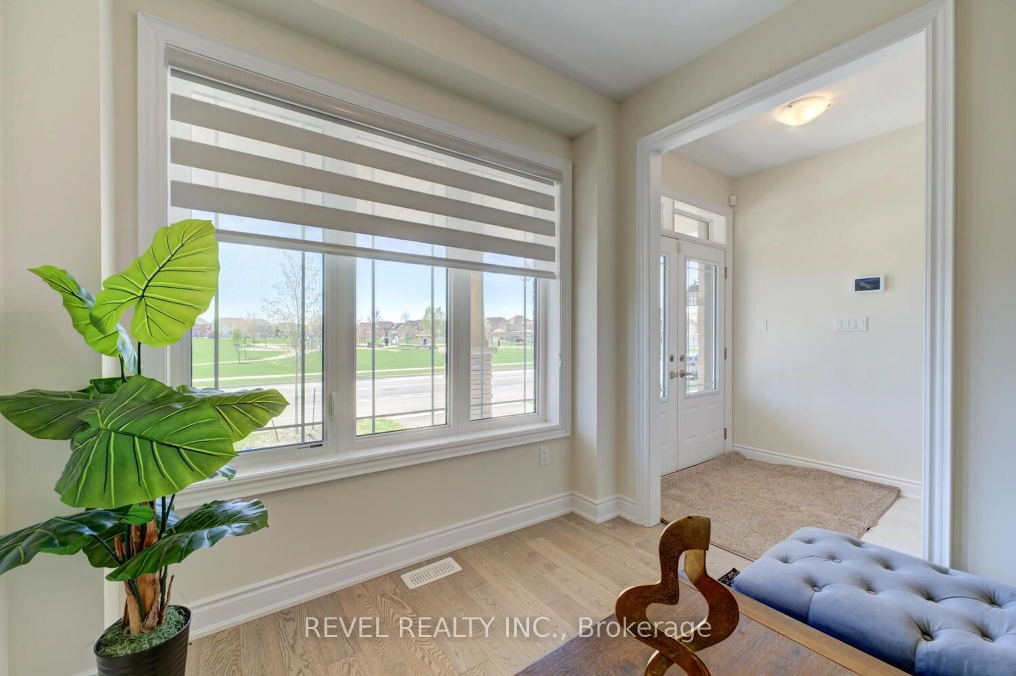 Indoor entryway for 372 Blackburn Dr, Brantford Ontario N3T 5L5