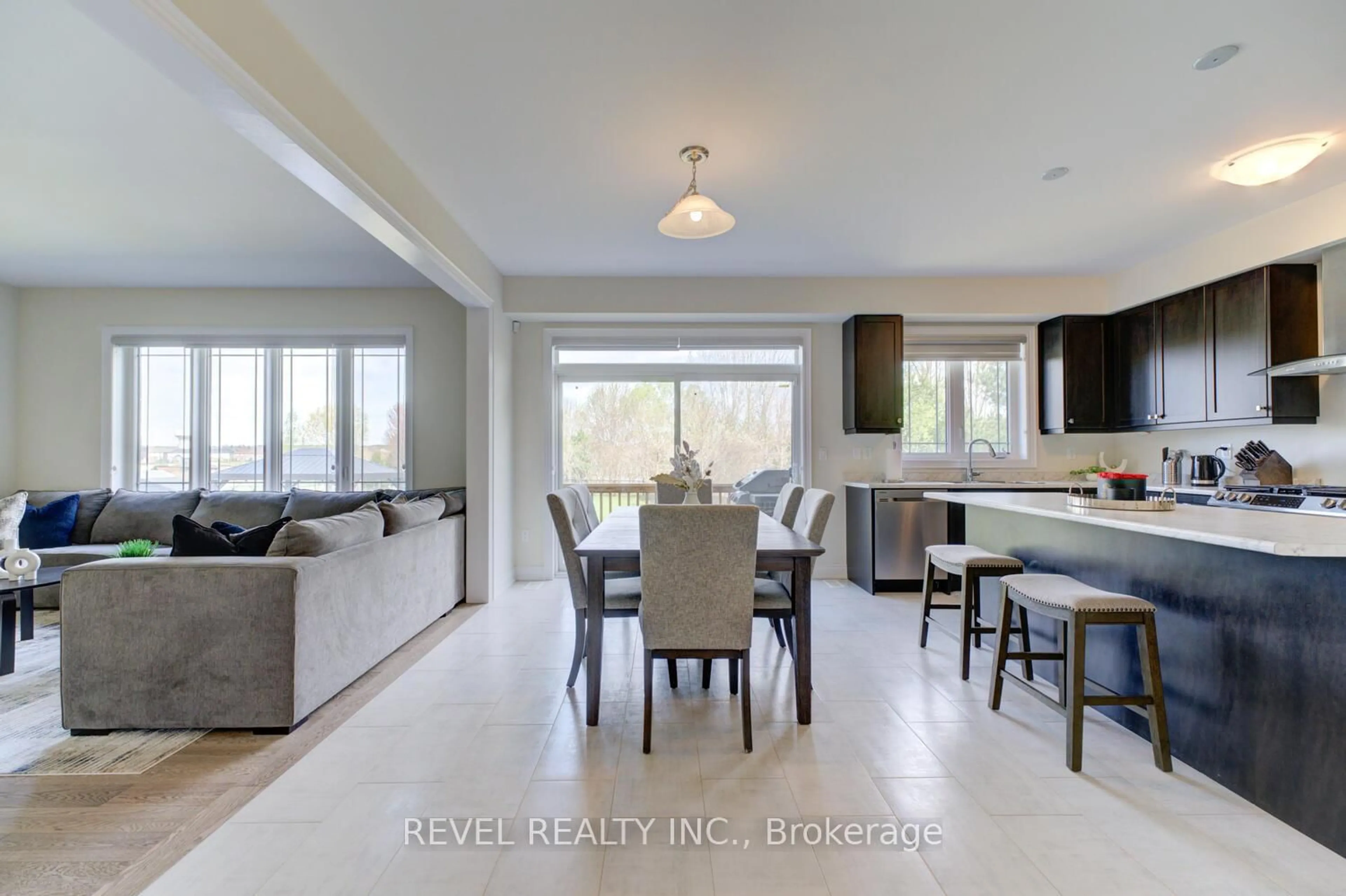 Open concept kitchen, ceramic/tile floor for 372 Blackburn Dr, Brantford Ontario N3T 5L5