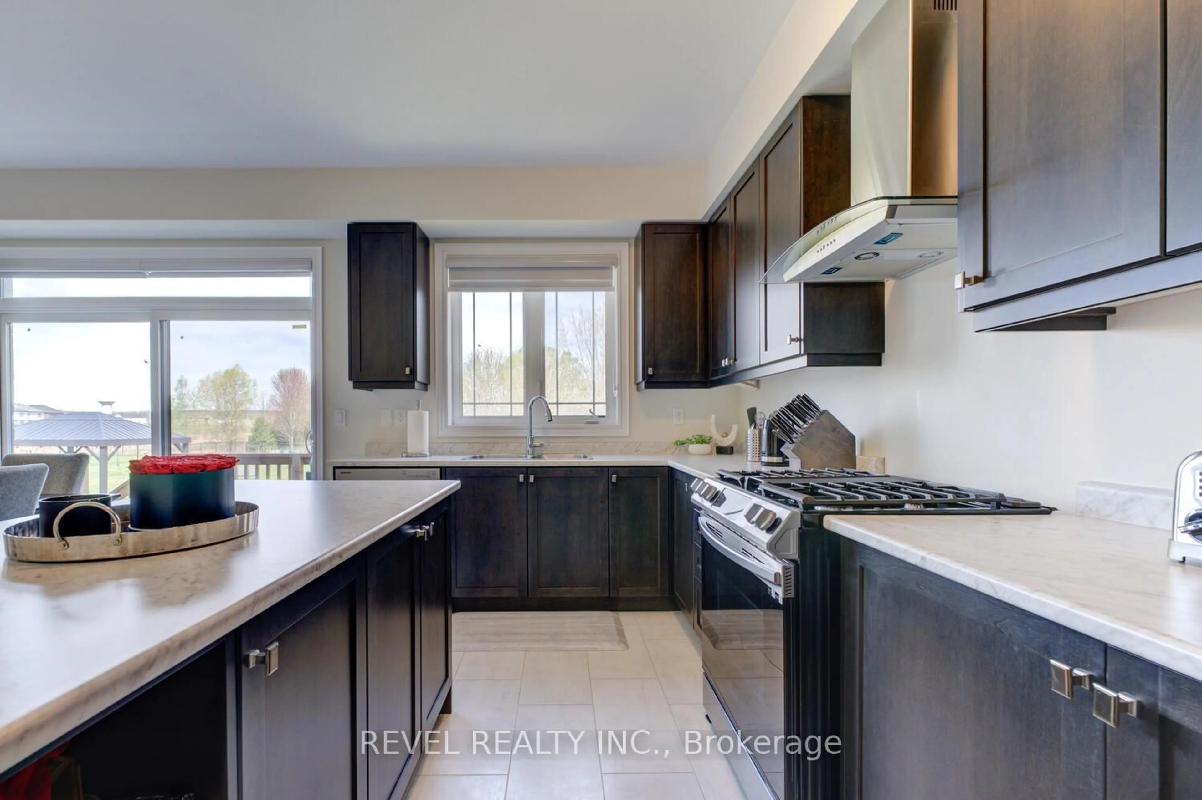 Open concept kitchen, ceramic/tile floor for 372 Blackburn Dr, Brantford Ontario N3T 5L5