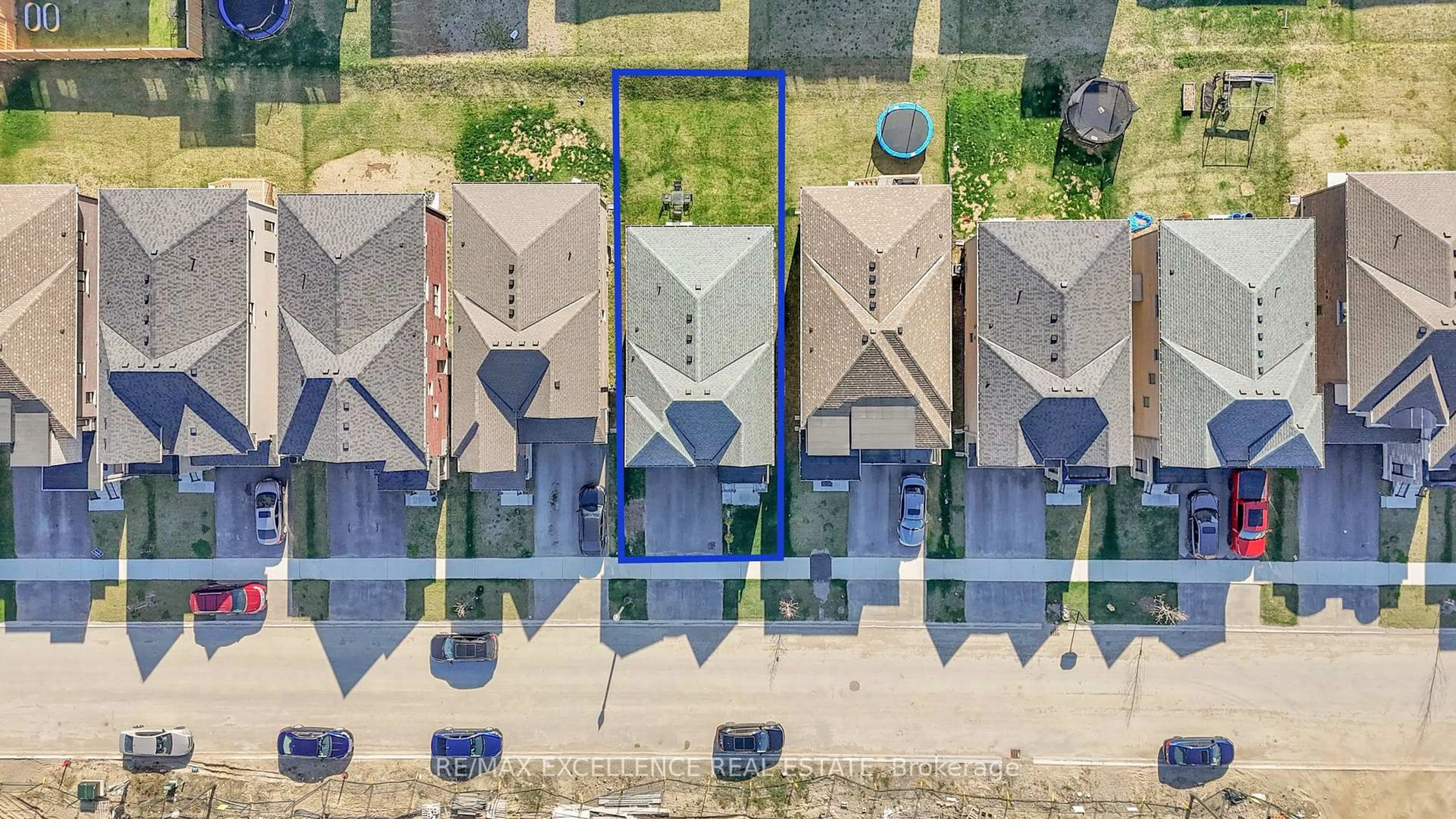 A pic from outside/outdoor area/front of a property/back of a property/a pic from drone, city buildings view from balcony for 956 Sobeski Ave, Woodstock Ontario N4T 0N8