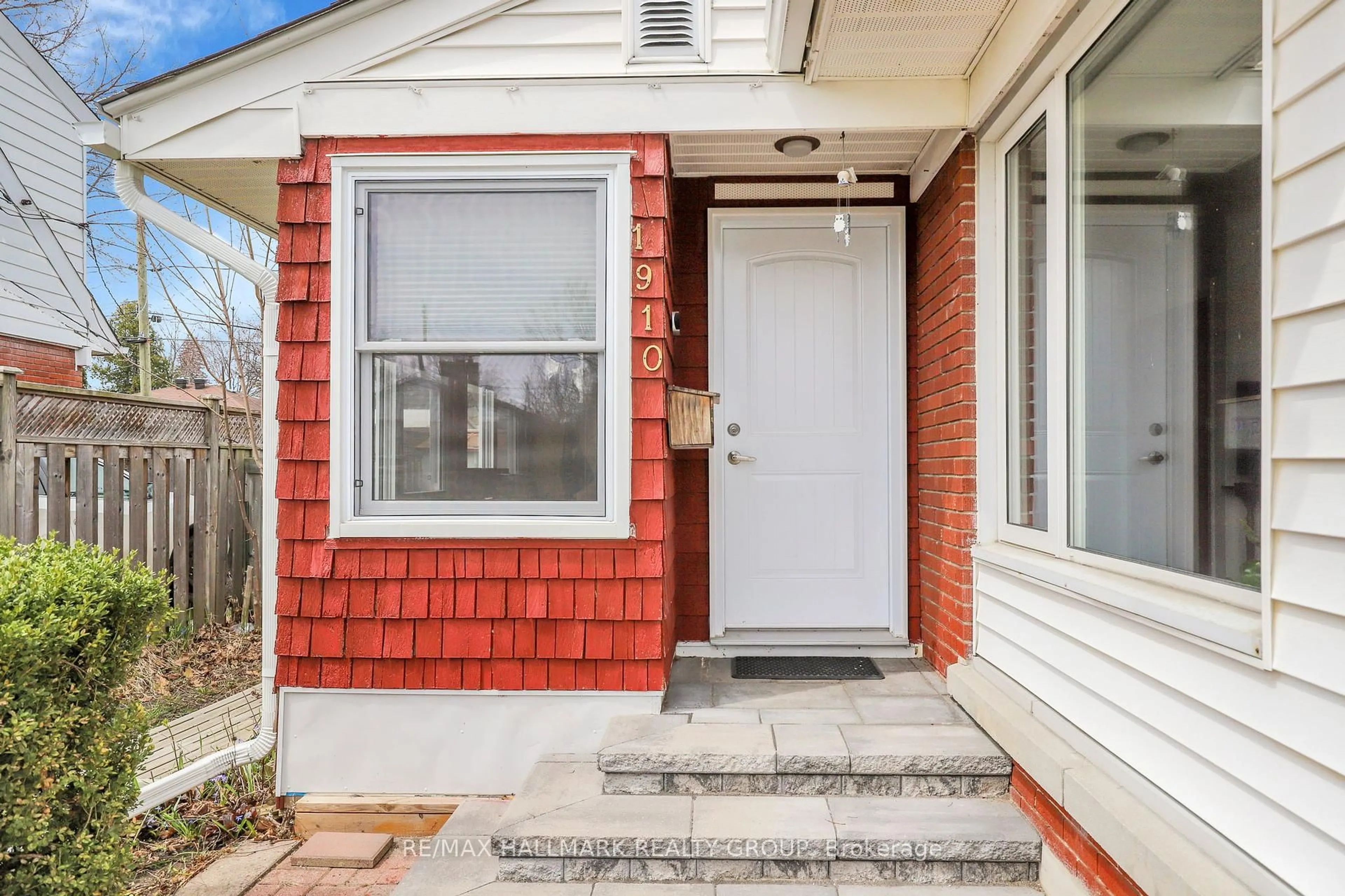 Unknown for 1910 Haig Dr, Ottawa Ontario K1G 2K1