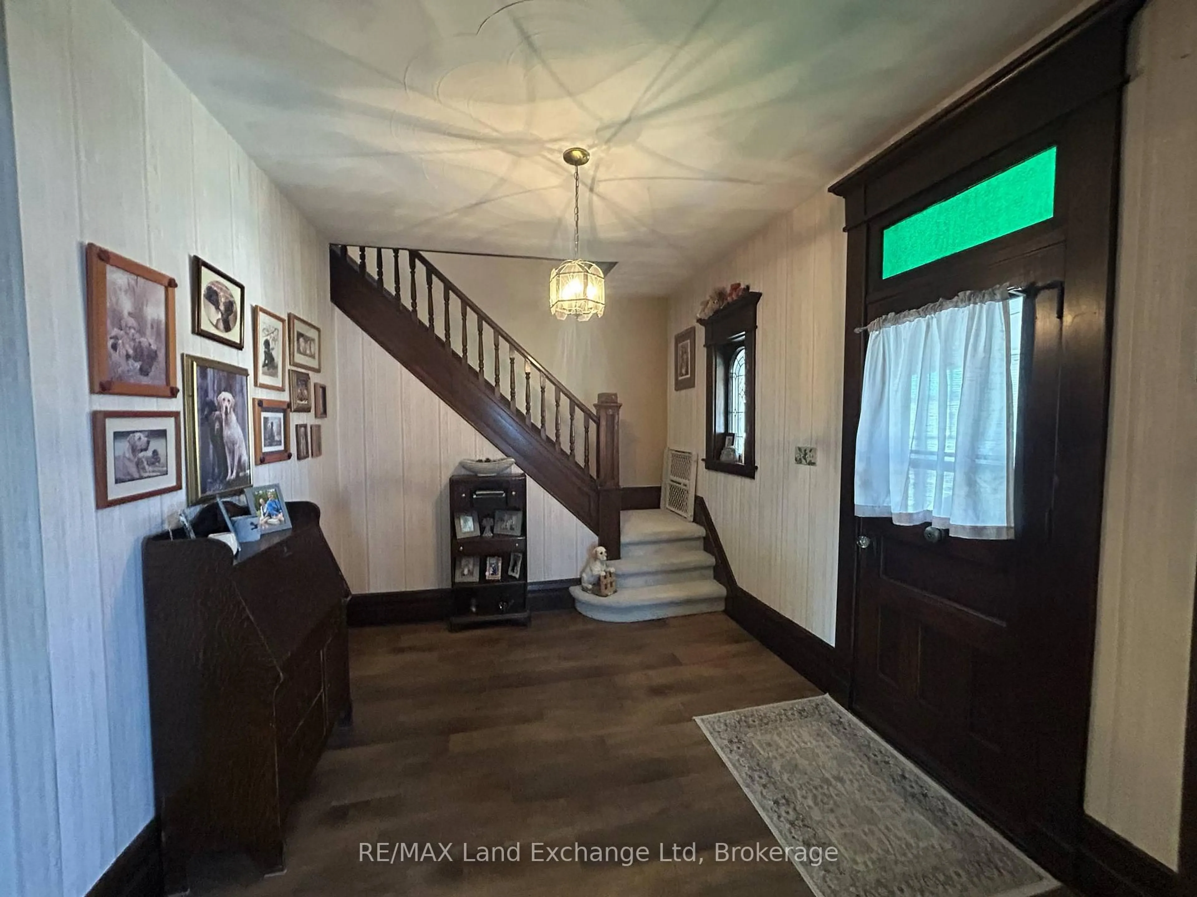 Indoor foyer for 327 Frances St, North Huron Ontario N0G 2W0