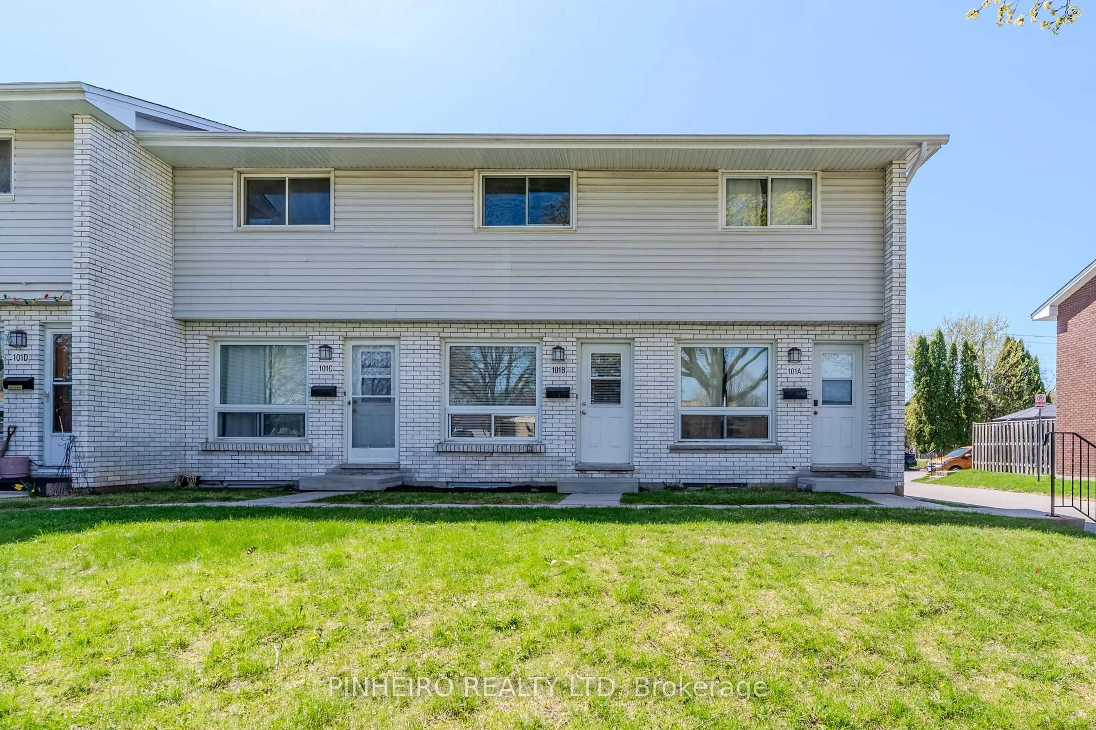 Home with vinyl exterior material, street for 101 Wellesley Cres #B, London East Ontario N5V 1J6