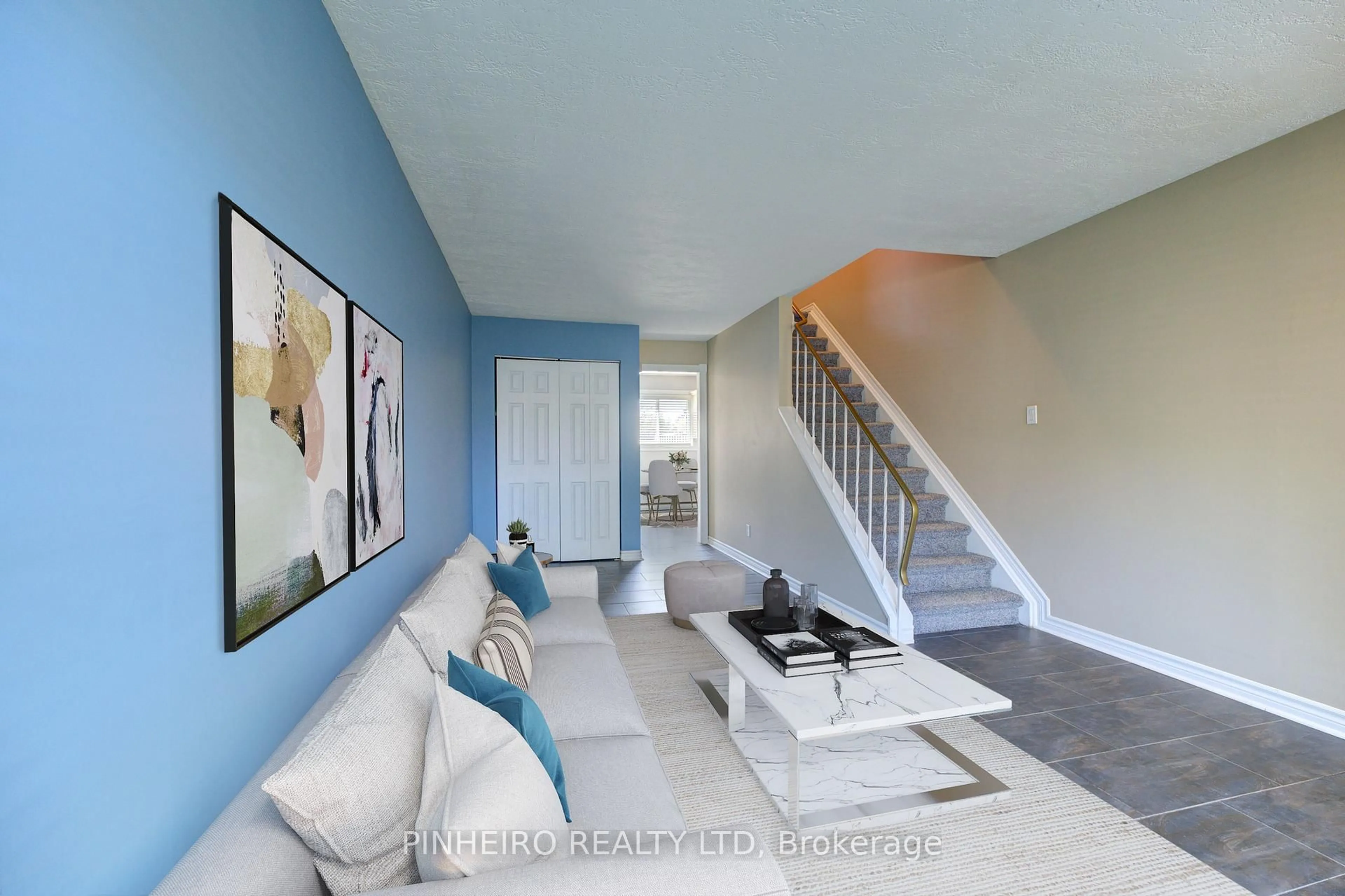 Indoor entryway for 101 Wellesley Cres #B, London East Ontario N5V 1J6