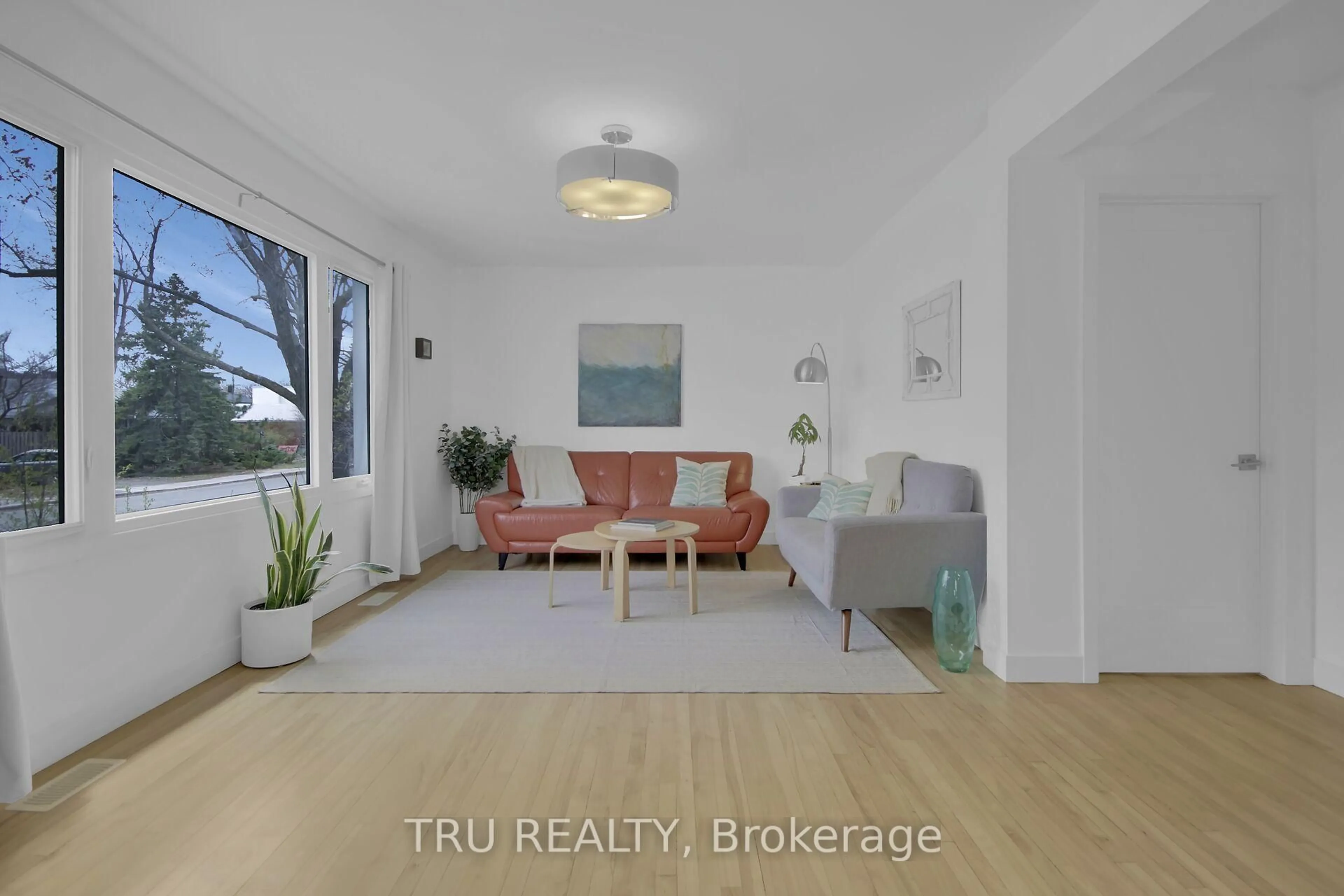 Living room with furniture, unknown for 1311 LAPERRIERE Ave, Ottawa Ontario K1Z 7R9