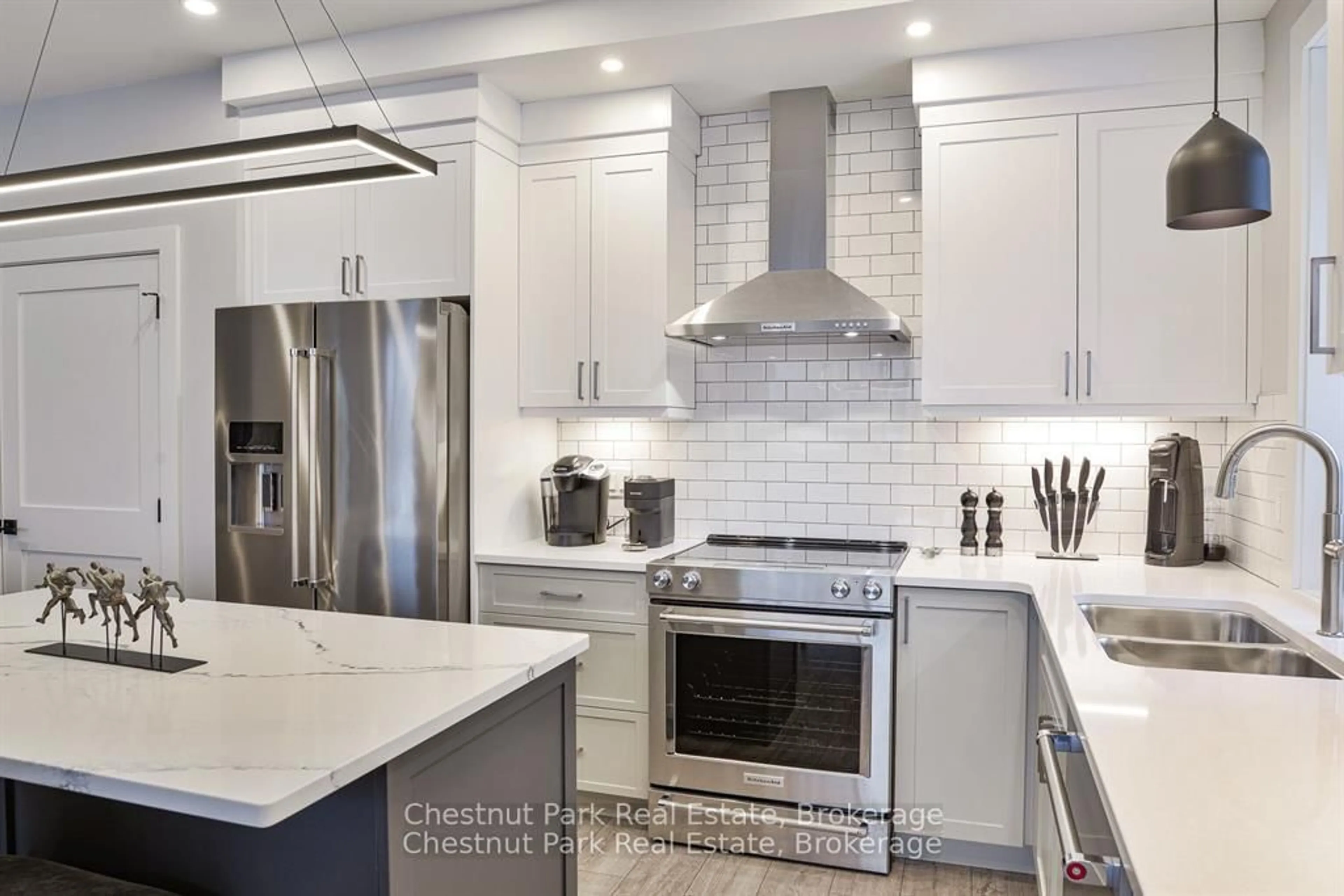 Contemporary kitchen, ceramic/tile floor for 18 Campus Tr #404, Huntsville Ontario P1H 0K2