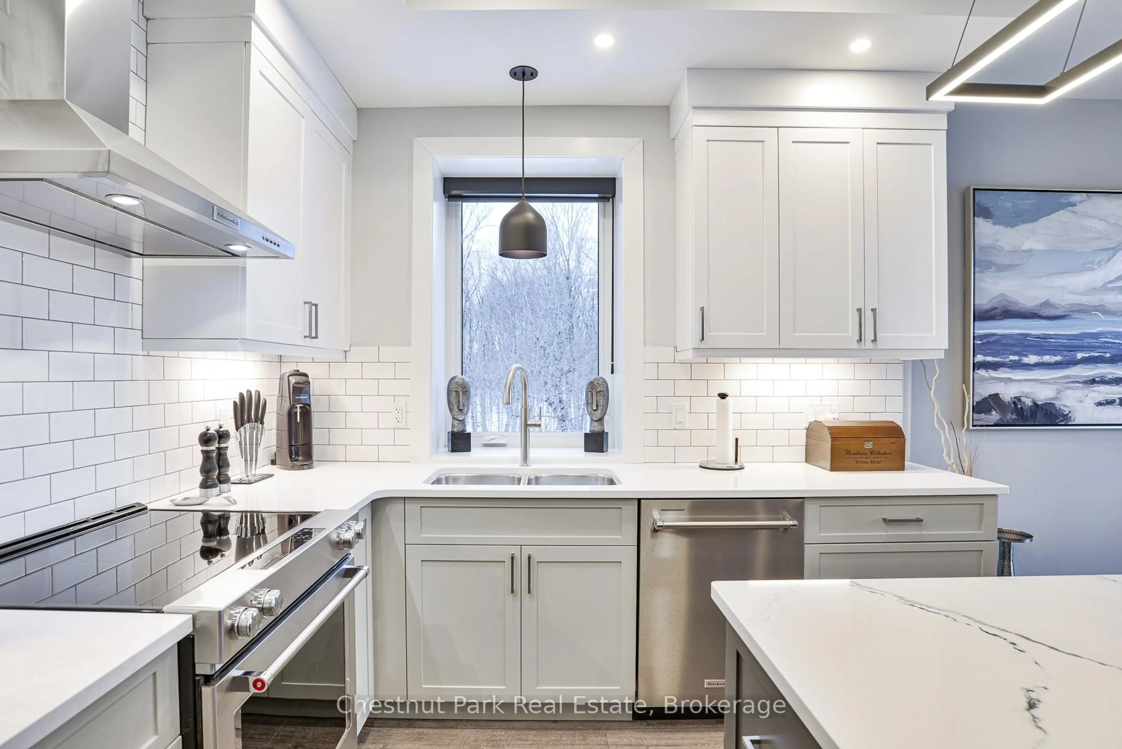 Contemporary kitchen, ceramic/tile floor for 18 Campus Tr #404, Huntsville Ontario P1H 0K2