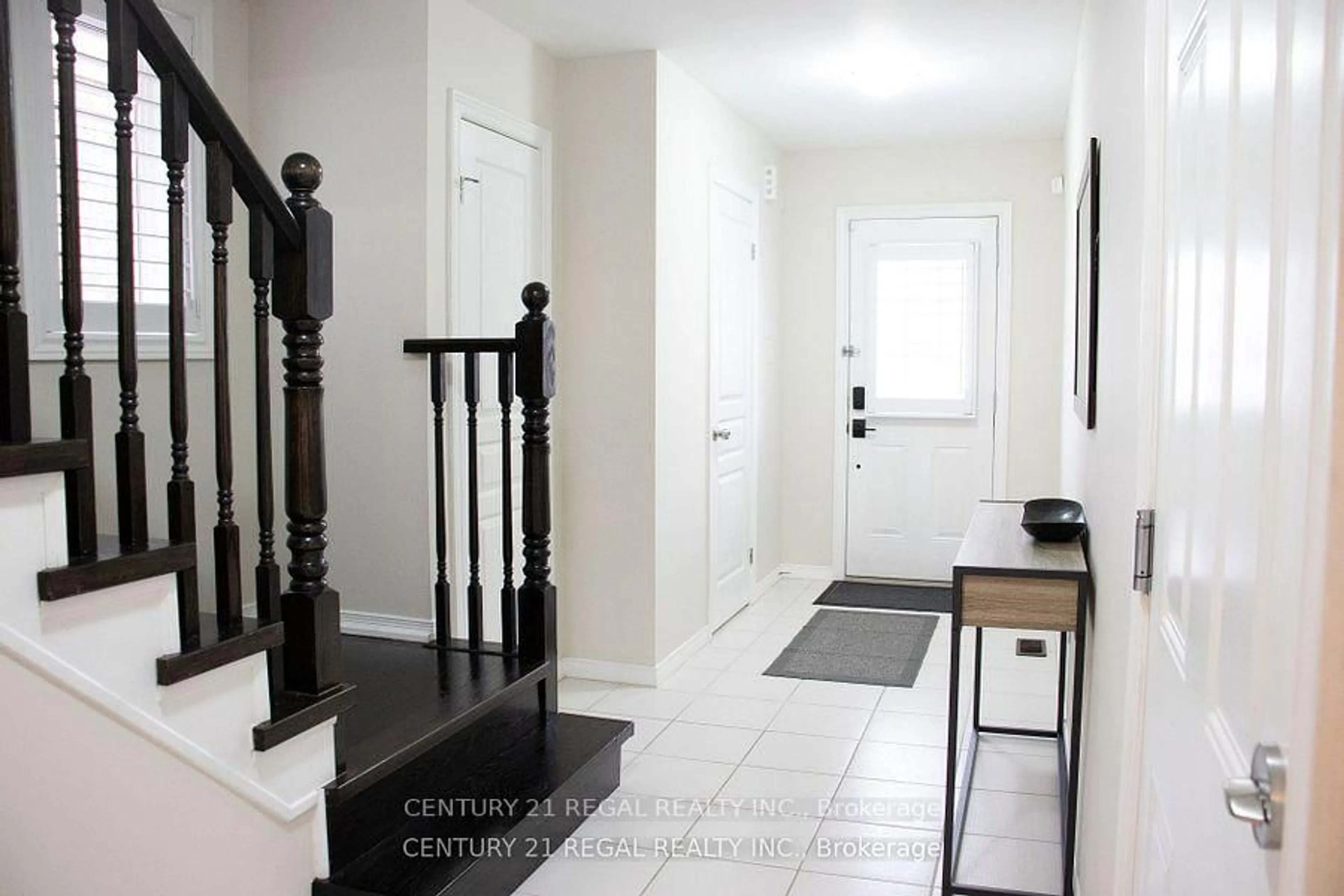 Indoor entryway for 183 Penny Lane, Hamilton Ontario L8J 0E3