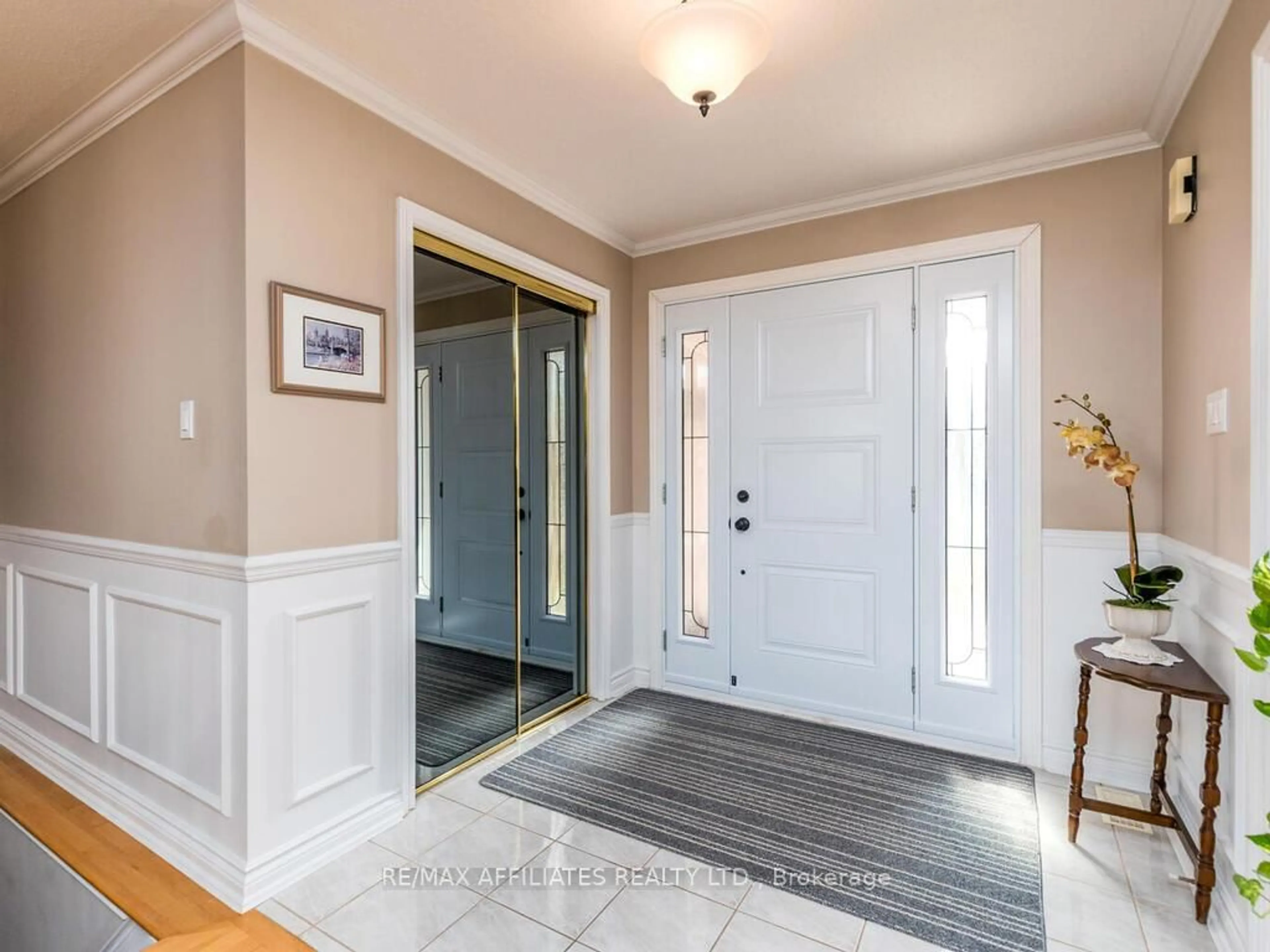 Indoor entryway for 32 MIKA St, Stittsville Ontario K2S 1K8