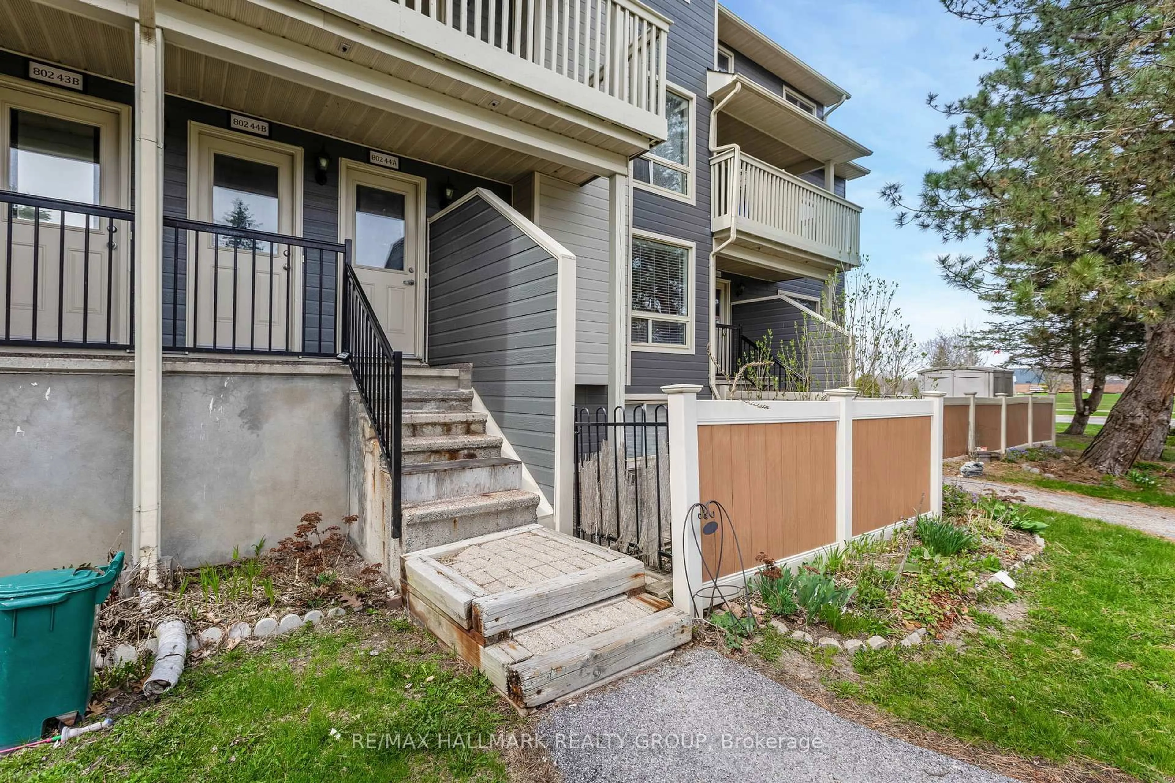 Unknown for 802 St Andre Dr #44A, Ottawa Ontario K1C 4R3