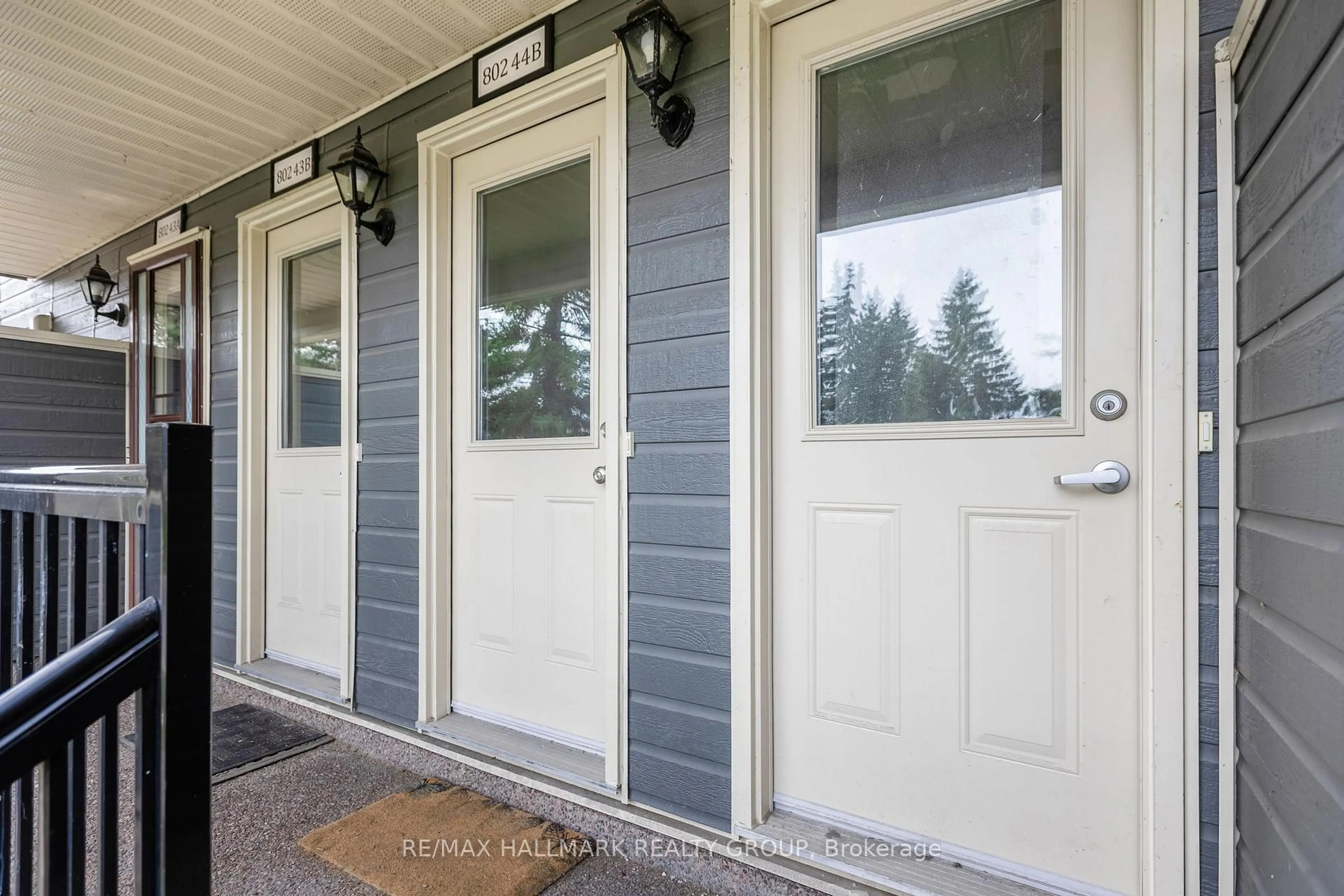 Indoor entryway for 802 St Andre Dr #44A, Ottawa Ontario K1C 4R3