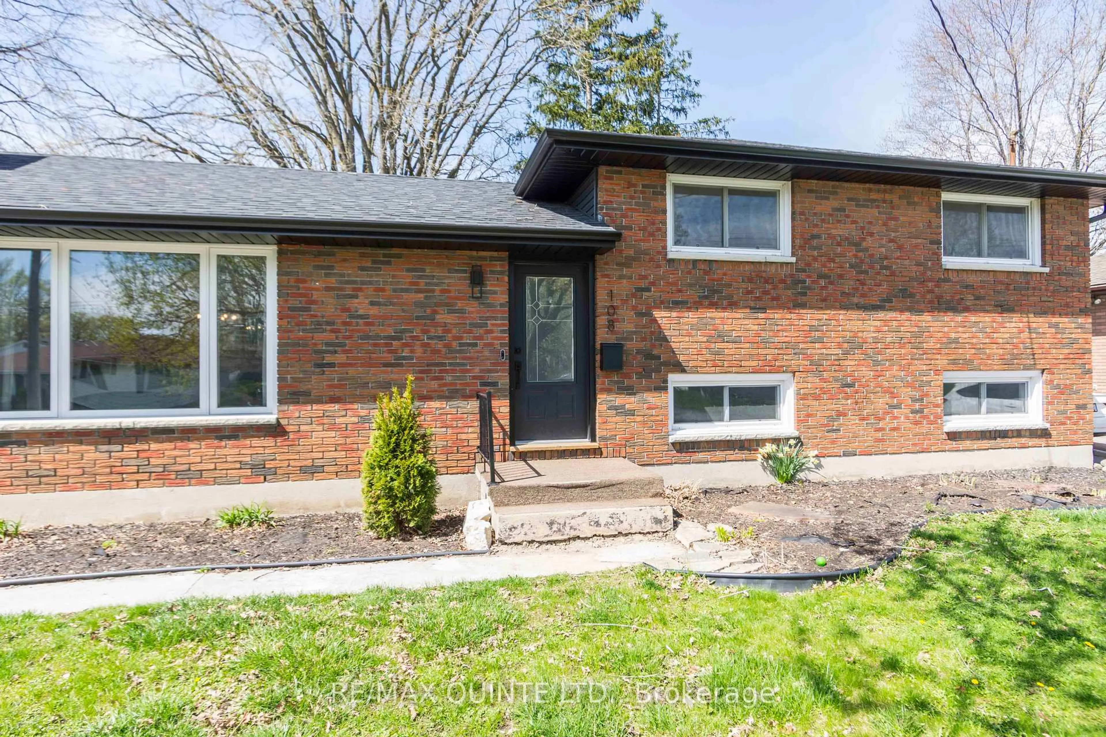 Home with brick exterior material, street for 108 Nisbet Ave, Belleville Ontario K8P 4B9