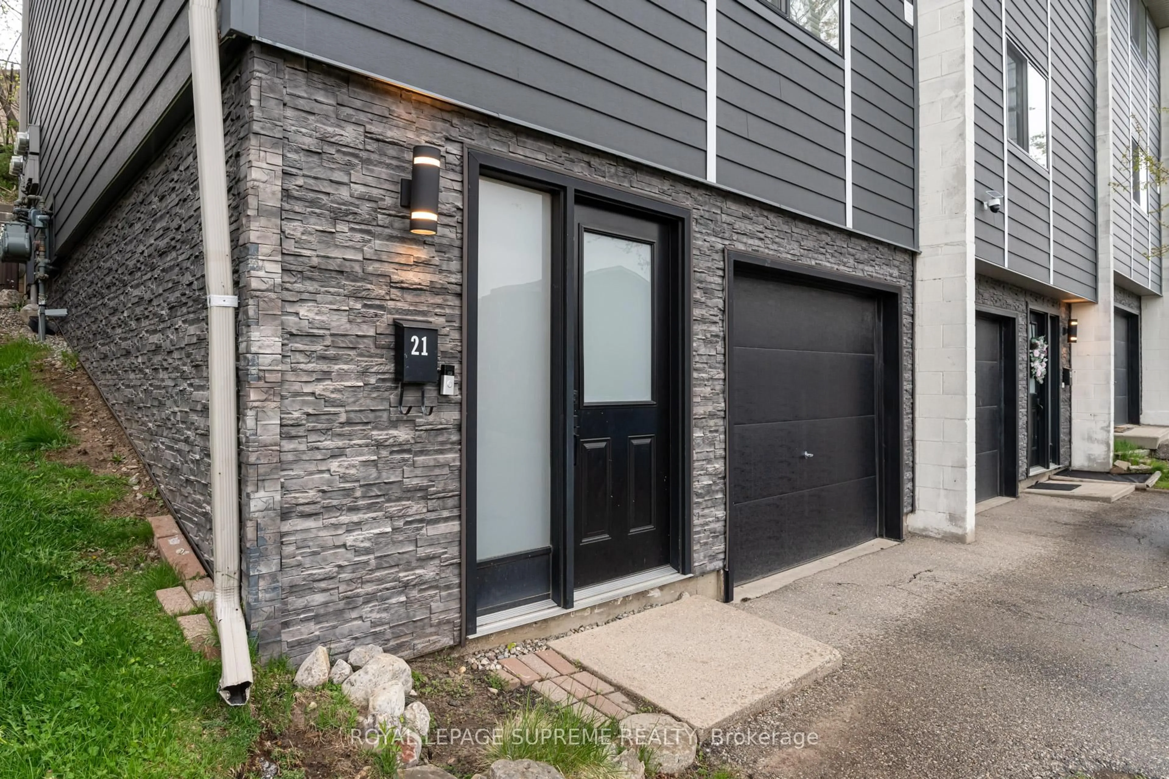 Unknown for 135 Chalmers St #21, Cambridge Ontario N1R 6M2