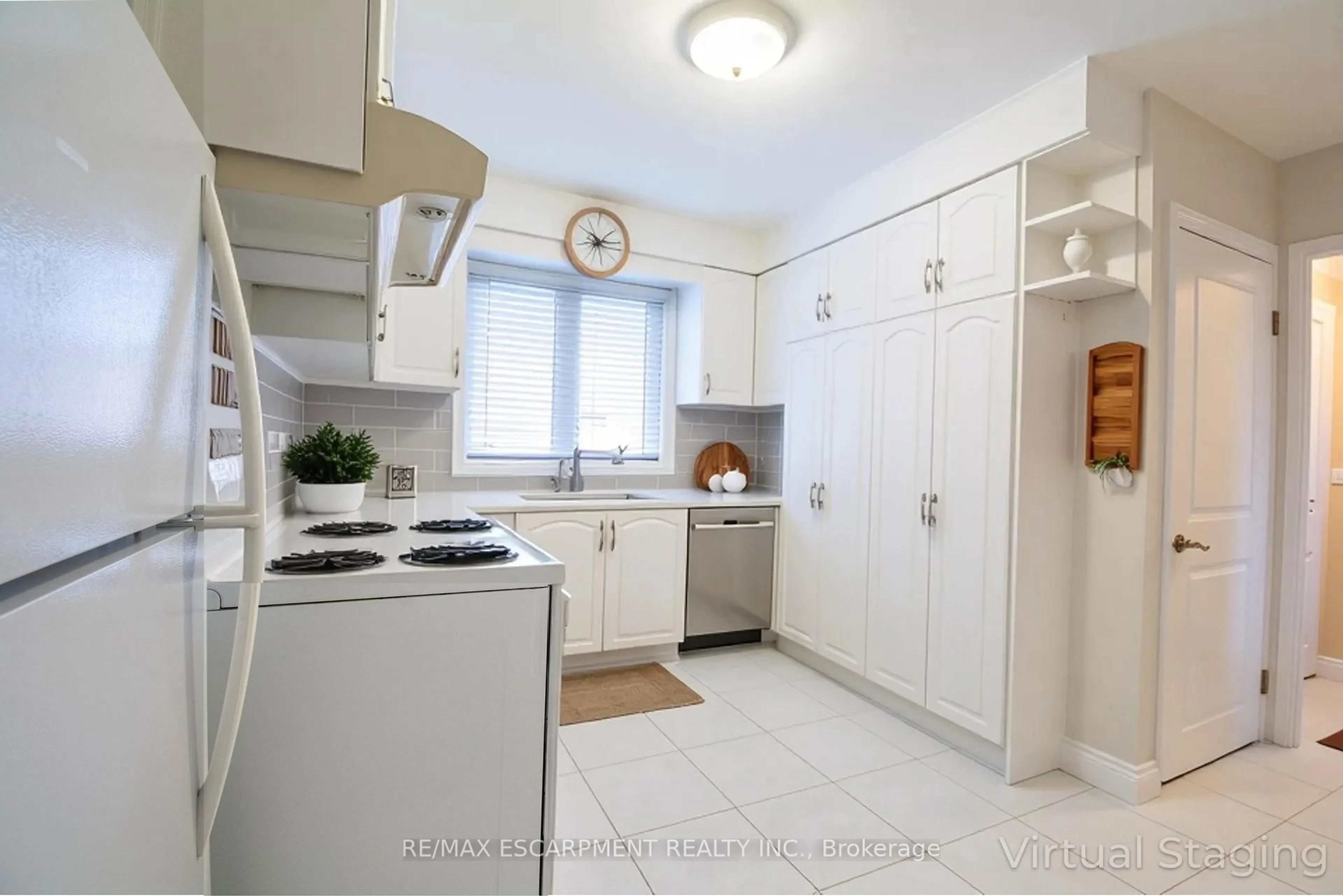 Standard kitchen, unknown for 111 Castlefield Dr, Hamilton Ontario L8T 3R1