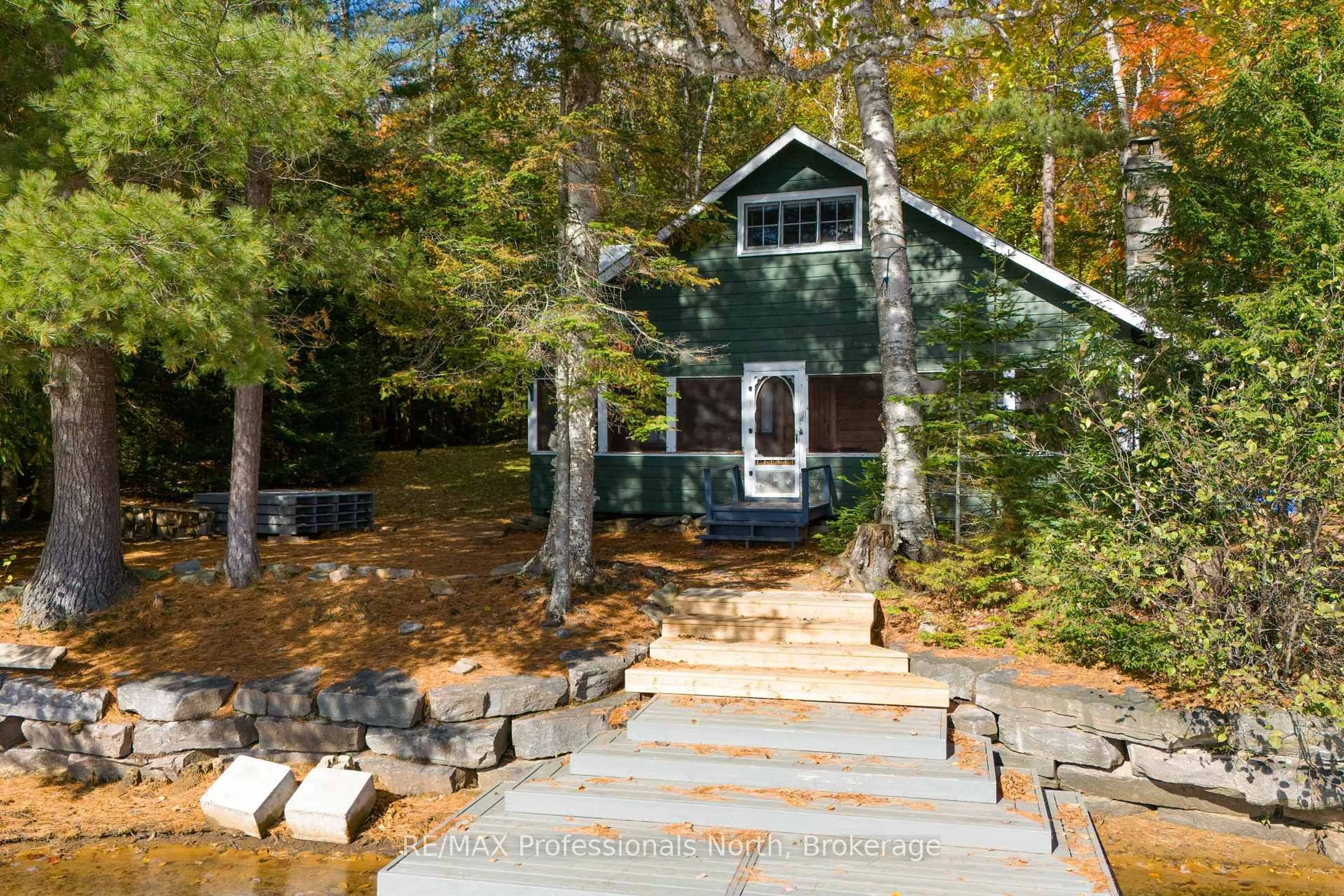 Home with vinyl exterior material, unknown for 1411 Billie Bear Rd #3, Lake of Bays Ontario P1H 2J6