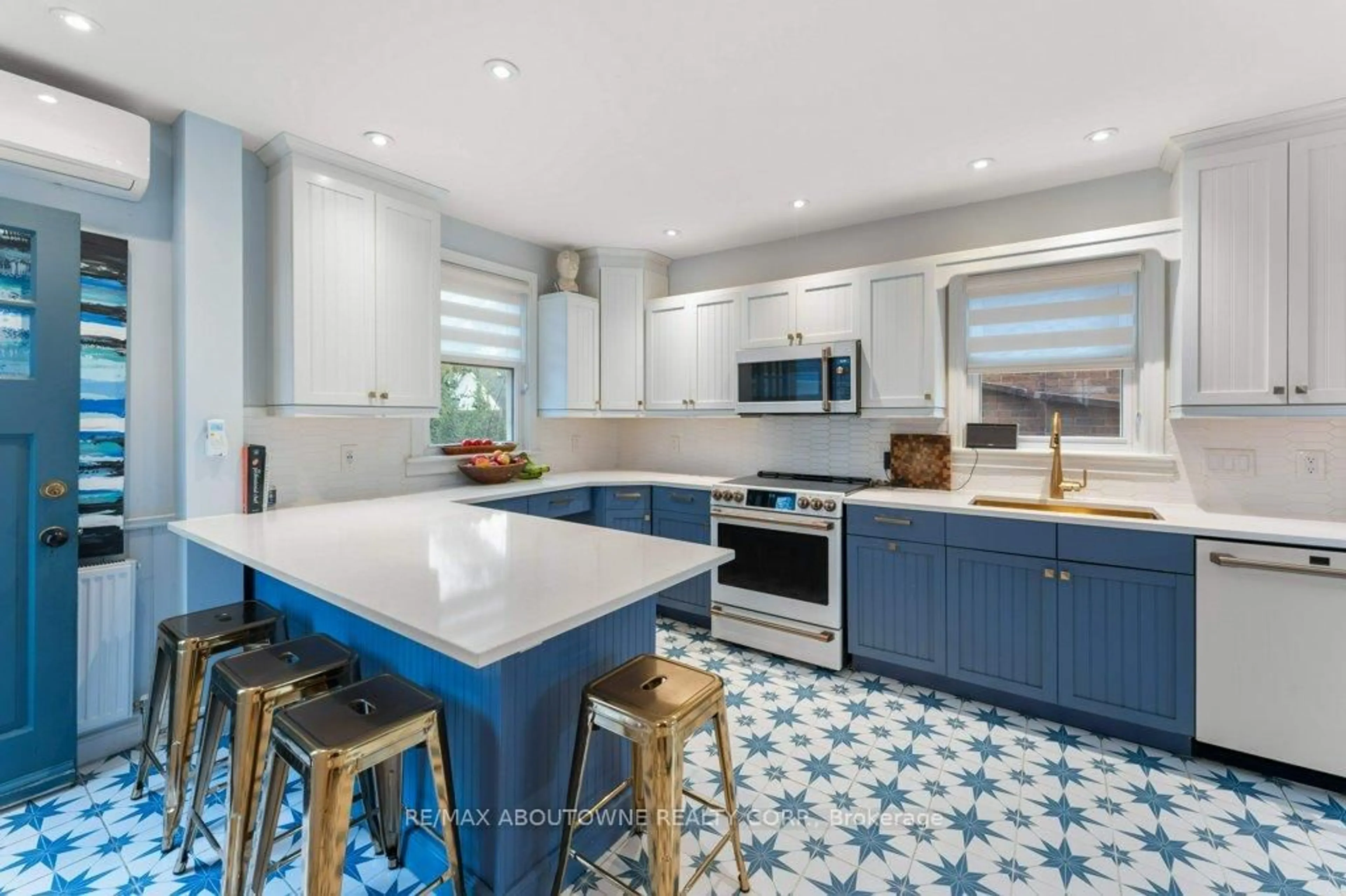 Open concept kitchen, ceramic/tile floor for 1 College St, Kingston Ontario K7L 4L5