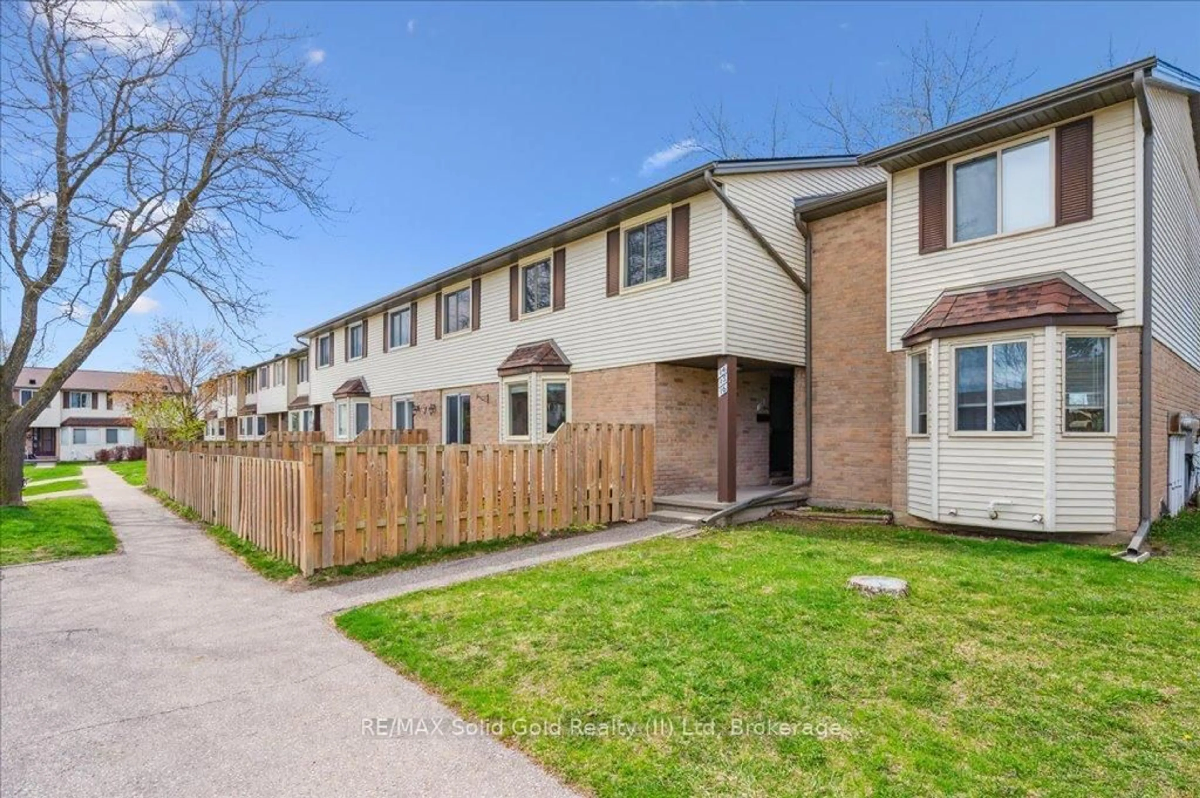 Unknown for 700 Erinbrook Dr #16, Kitchener Ontario N2E 2S7
