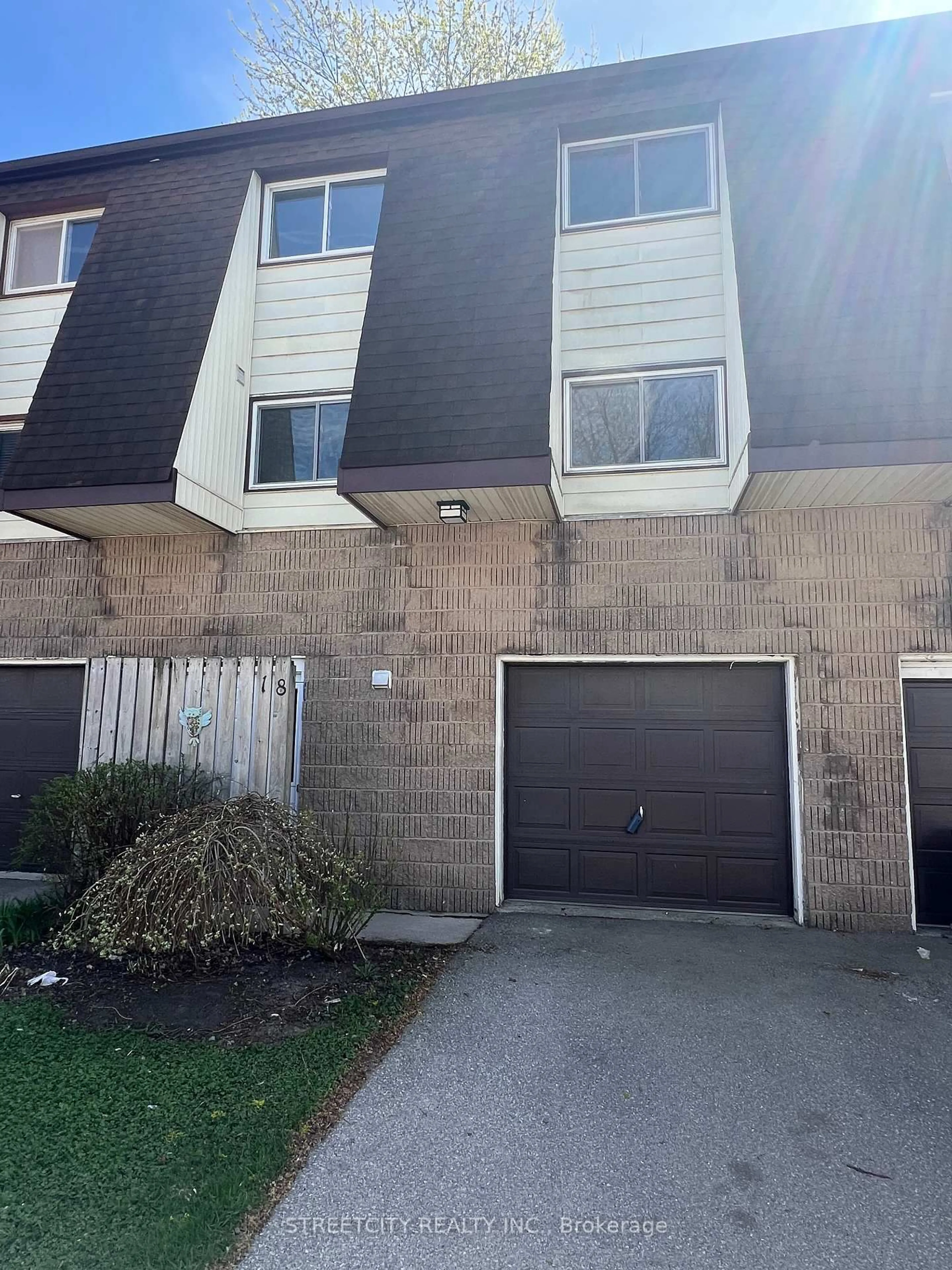 Unknown for 40 Fairfax Crt #18, London North Ontario N6G 3Y3