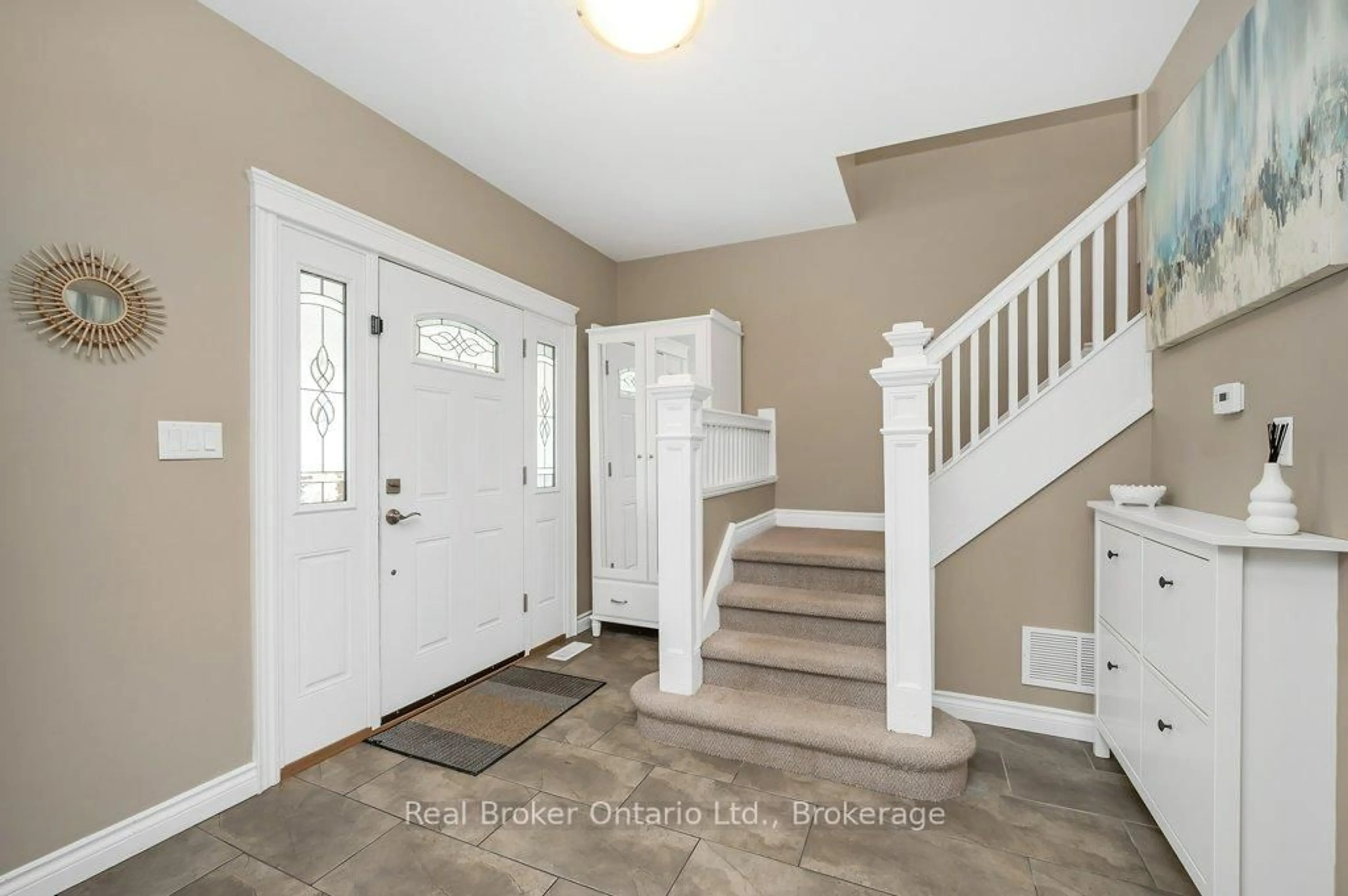 Indoor entryway for 18 Kensington Ave, Hamilton Ontario L8L 7M9