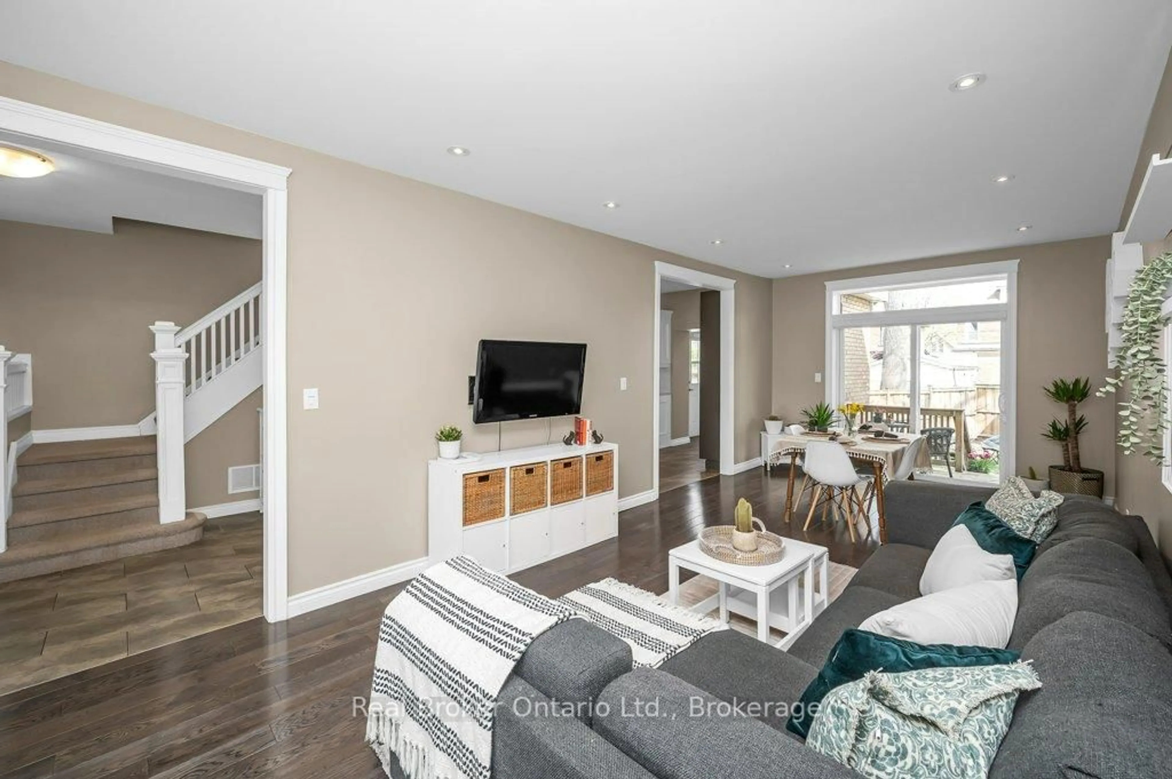 Living room with furniture, unknown for 18 Kensington Ave, Hamilton Ontario L8L 7M9