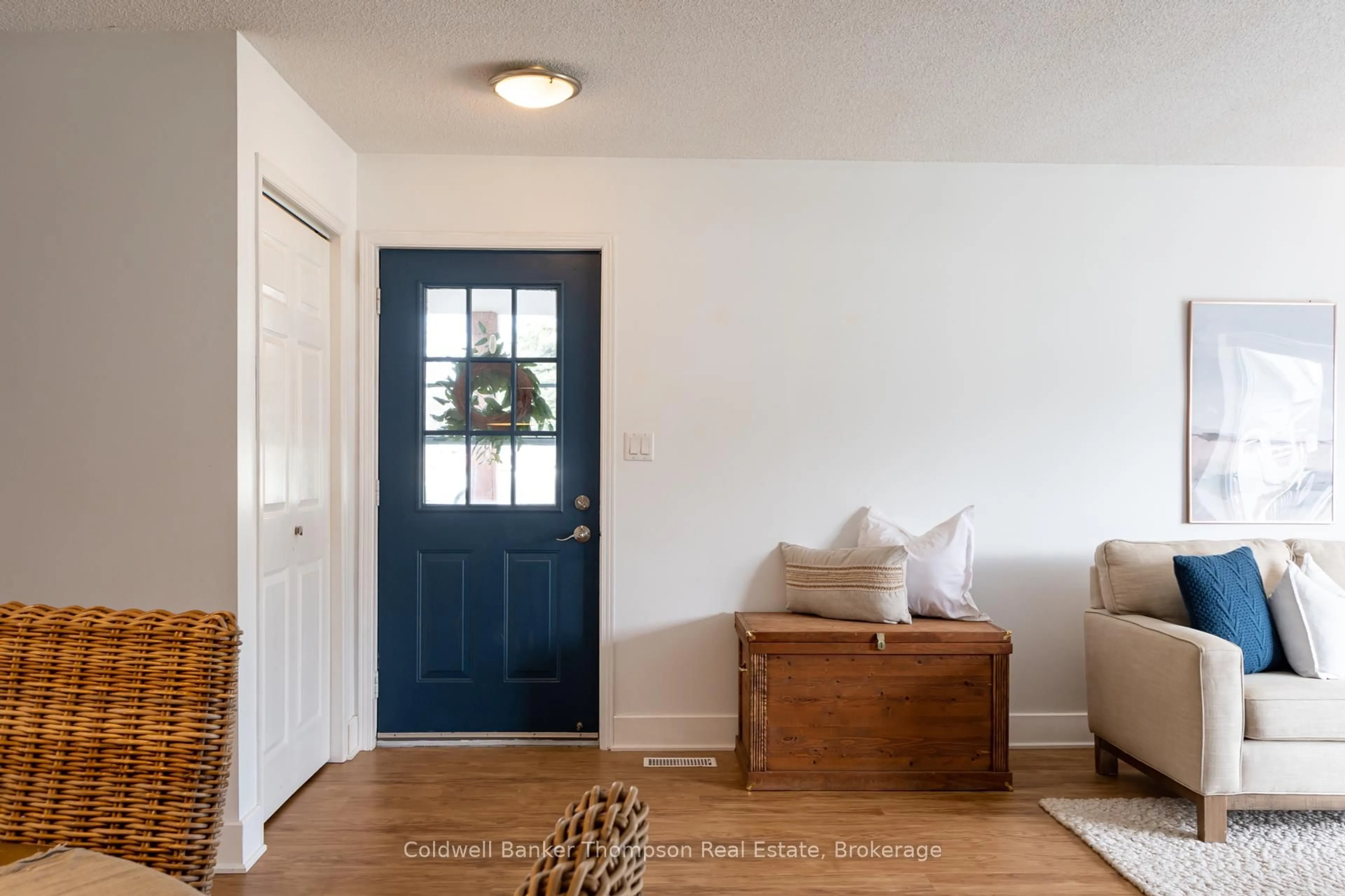 Indoor entryway for 14 Pinecone Dr, Bracebridge Ontario P1L 2G3