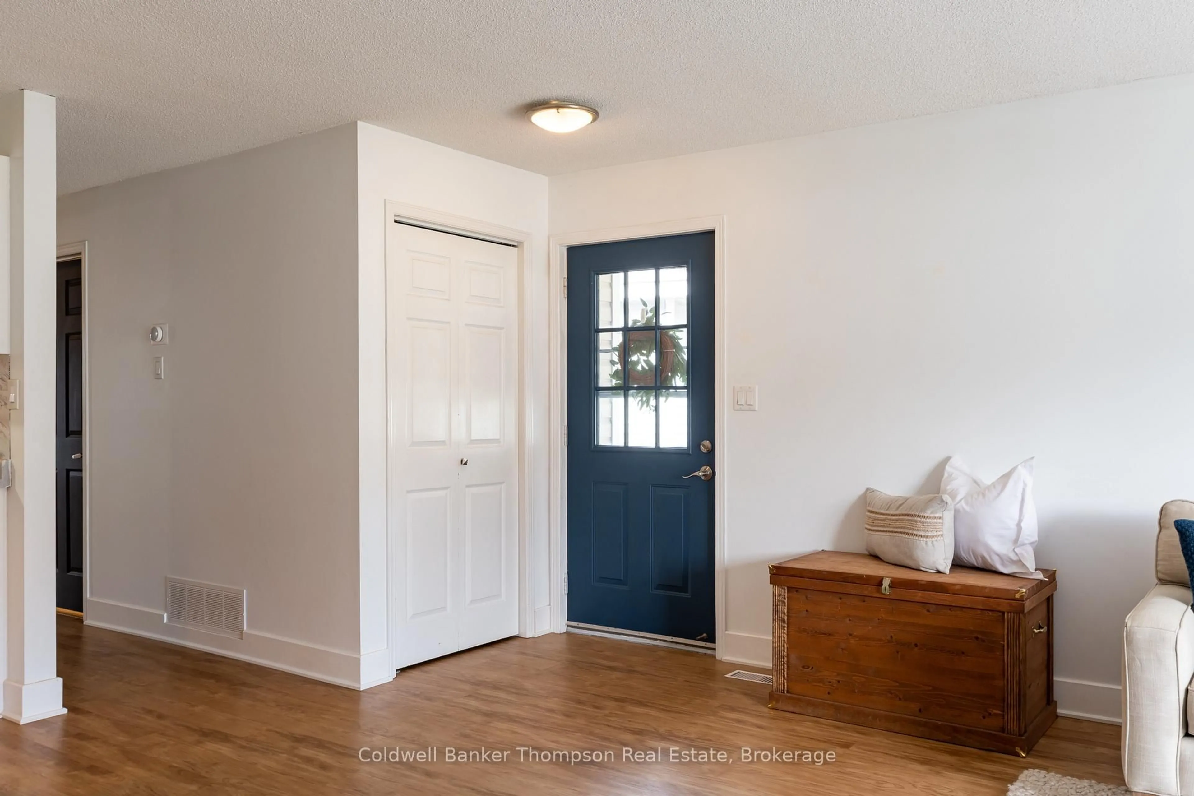 Indoor entryway for 14 Pinecone Dr, Bracebridge Ontario P1L 2G3