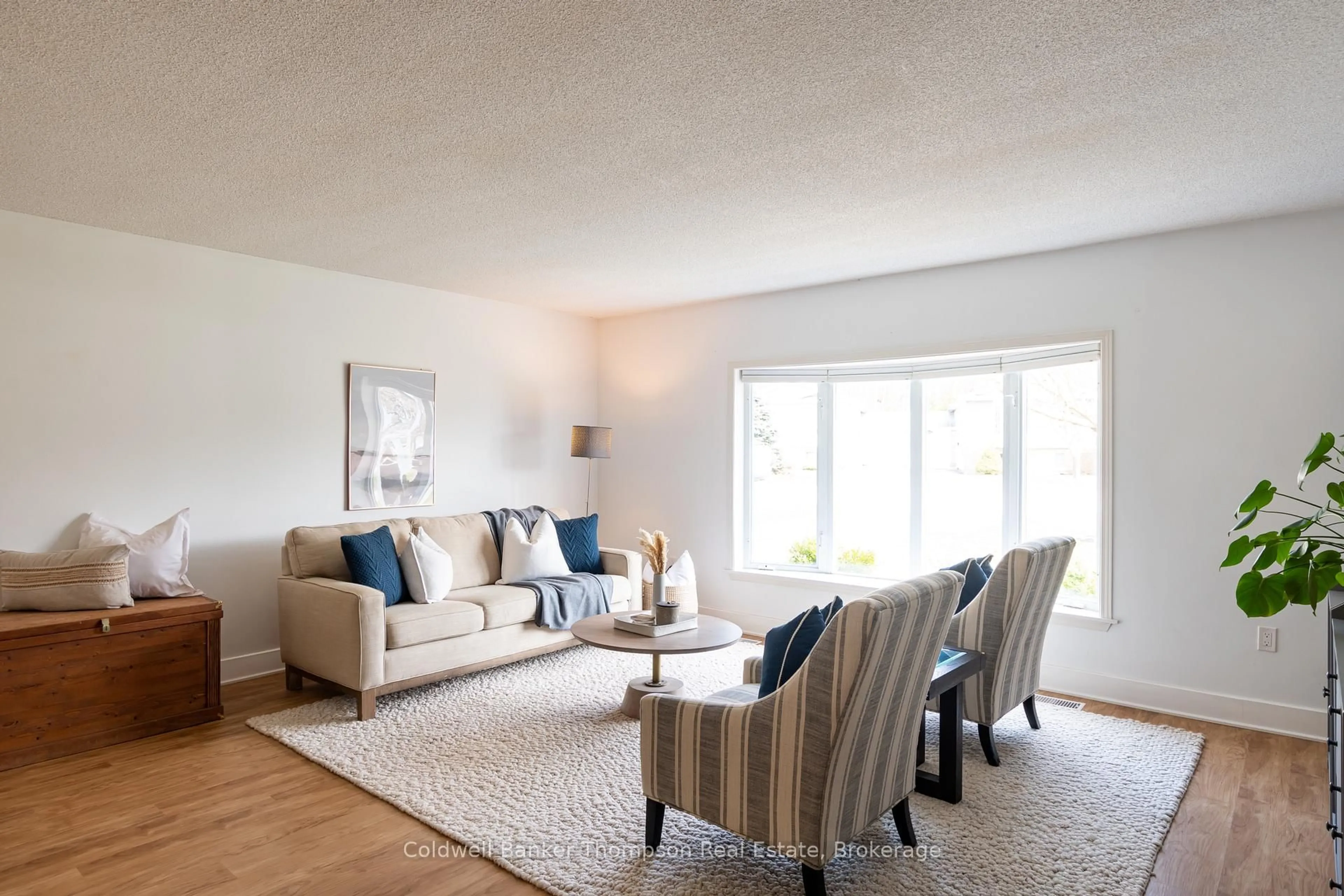 Living room with furniture, unknown for 14 Pinecone Dr, Bracebridge Ontario P1L 2G3