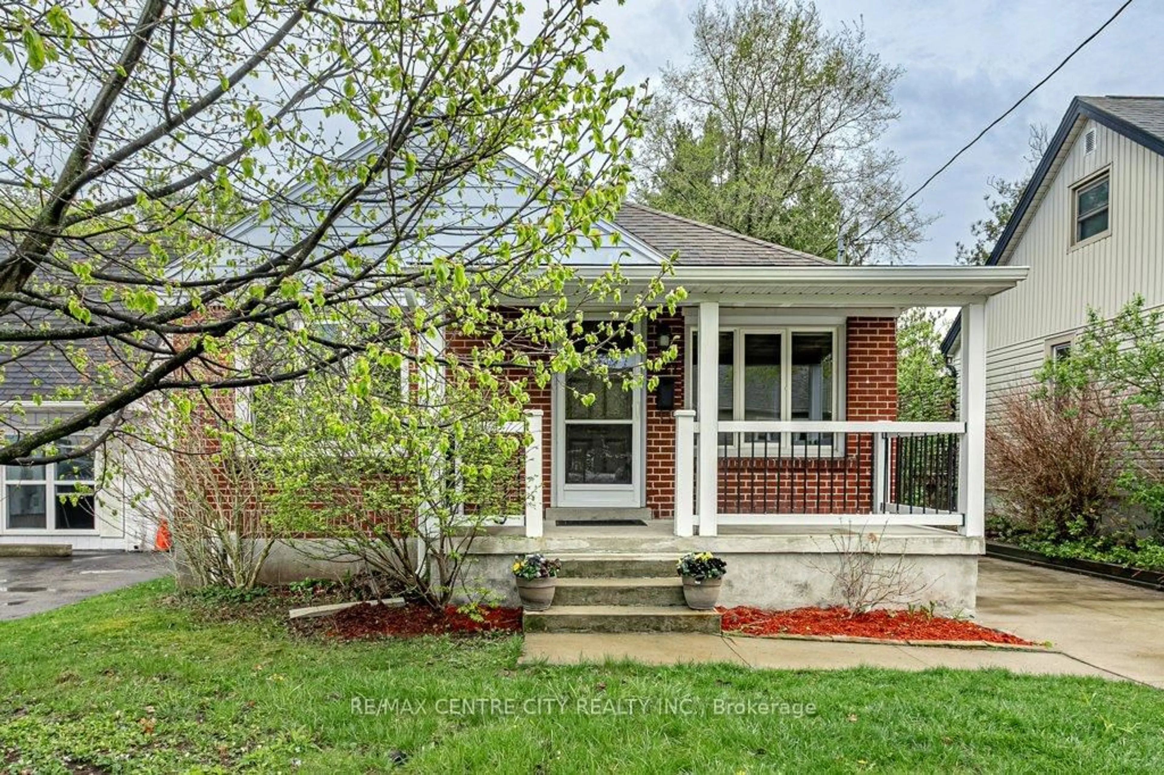 Home with brick exterior material, street for 627 Wallace St, London Ontario N5Y 3R8