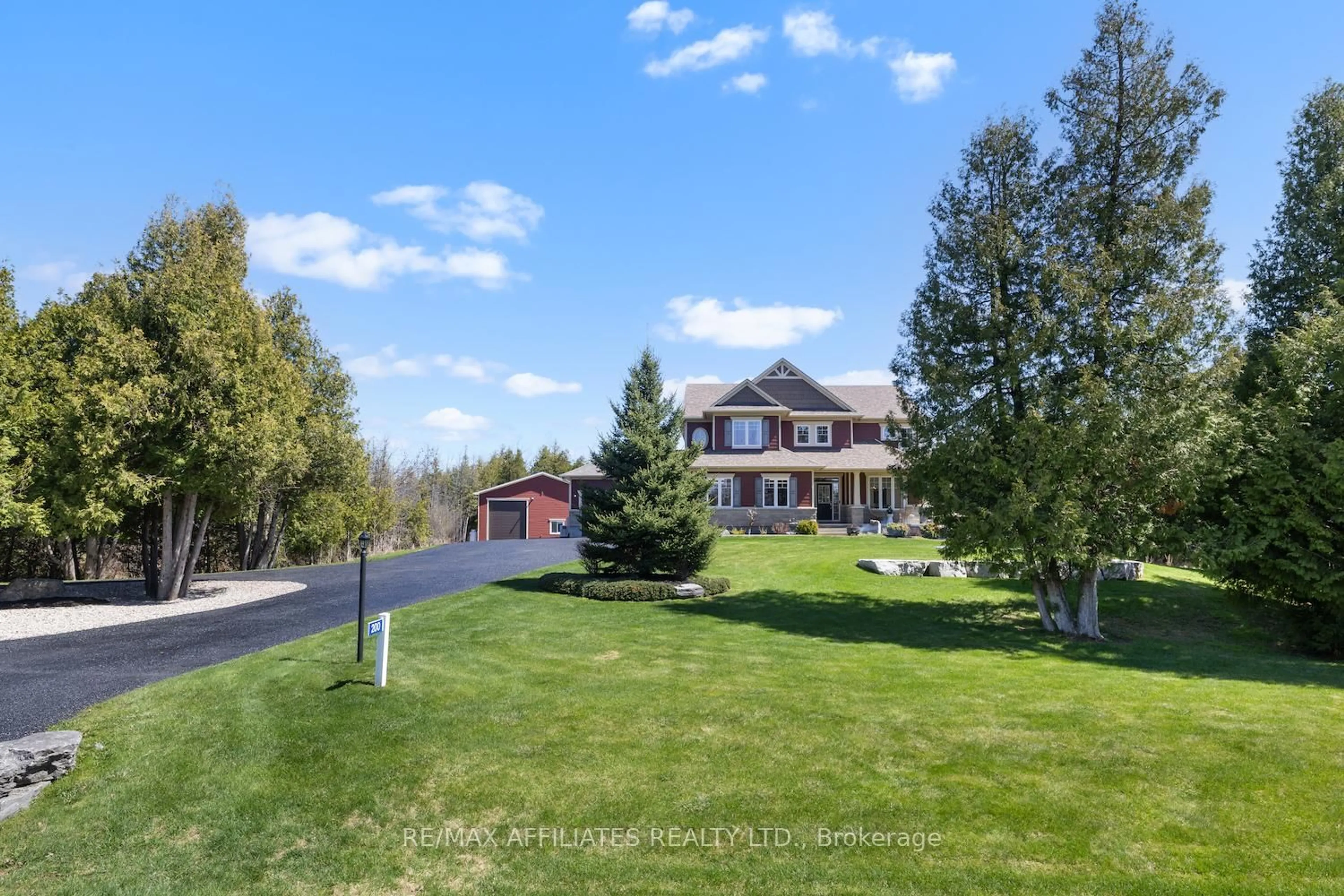 A pic from outside/outdoor area/front of a property/back of a property/a pic from drone, unknown for 200 William Hay Dr, Carleton Place Ontario K7C 0C4