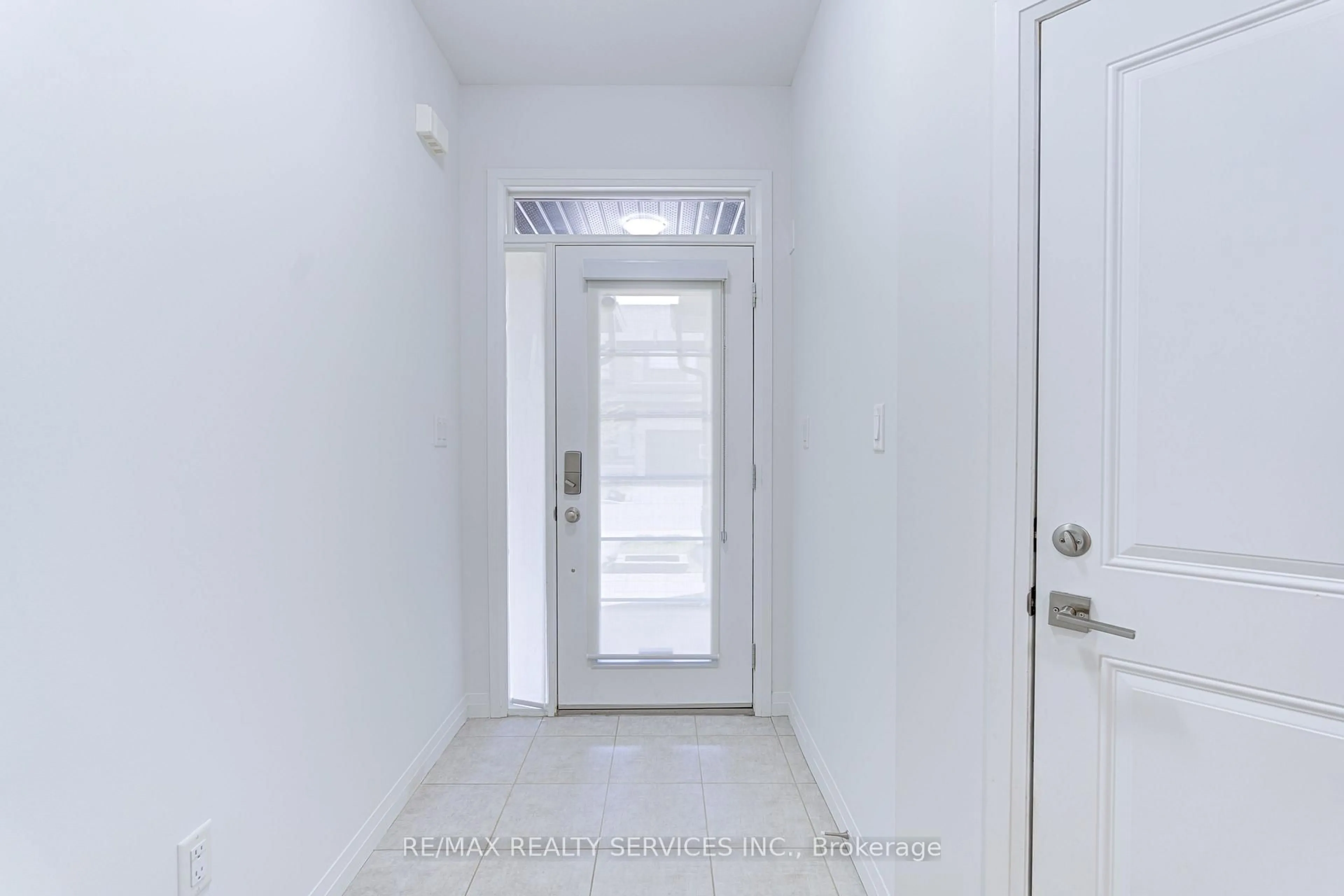 Indoor foyer for 30 Times Square Blvd #191, Hamilton Ontario L8J 0M1