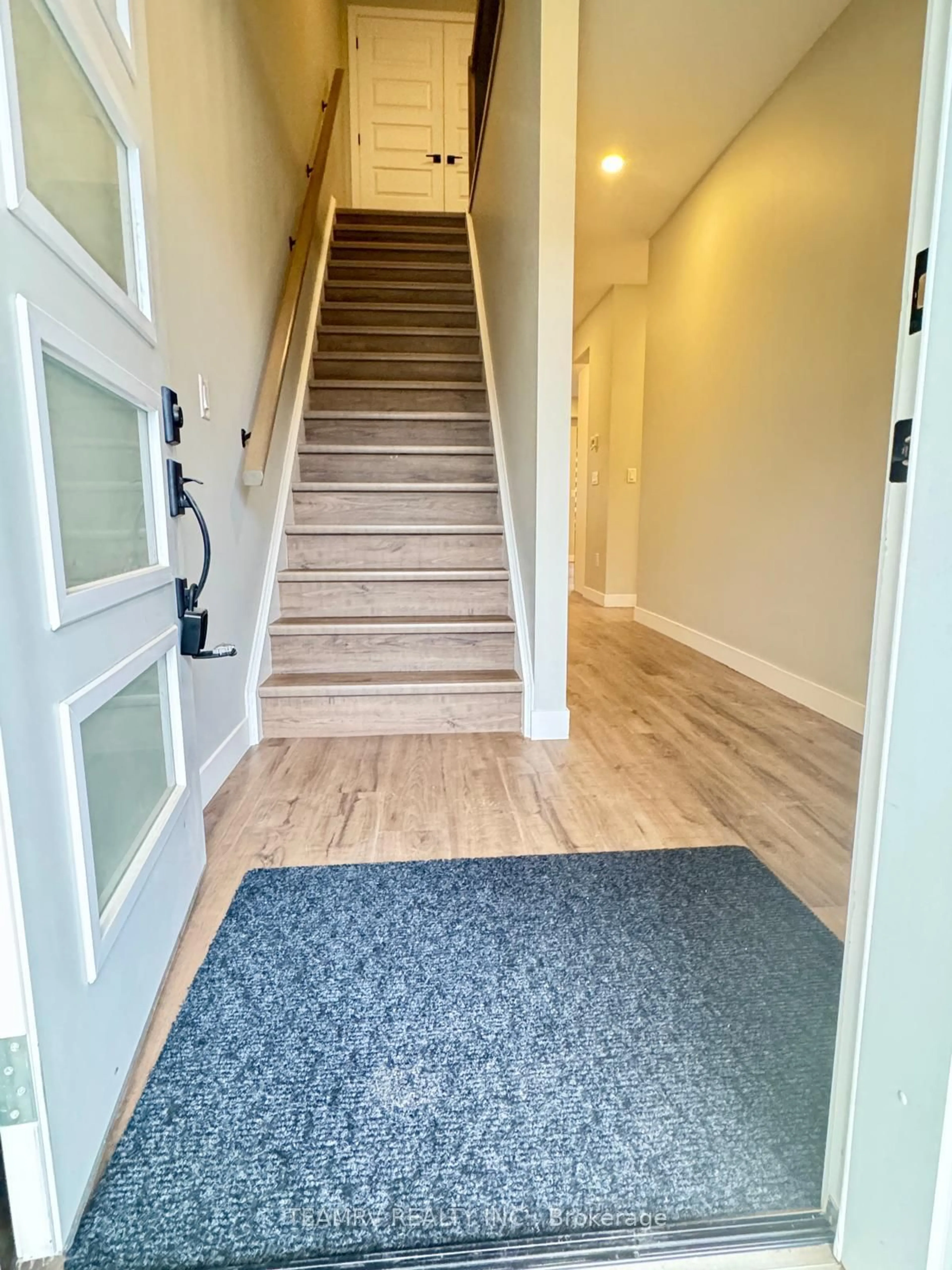 Indoor entryway for 198 HOOPER St, St. Marys Ontario N4X 0C1