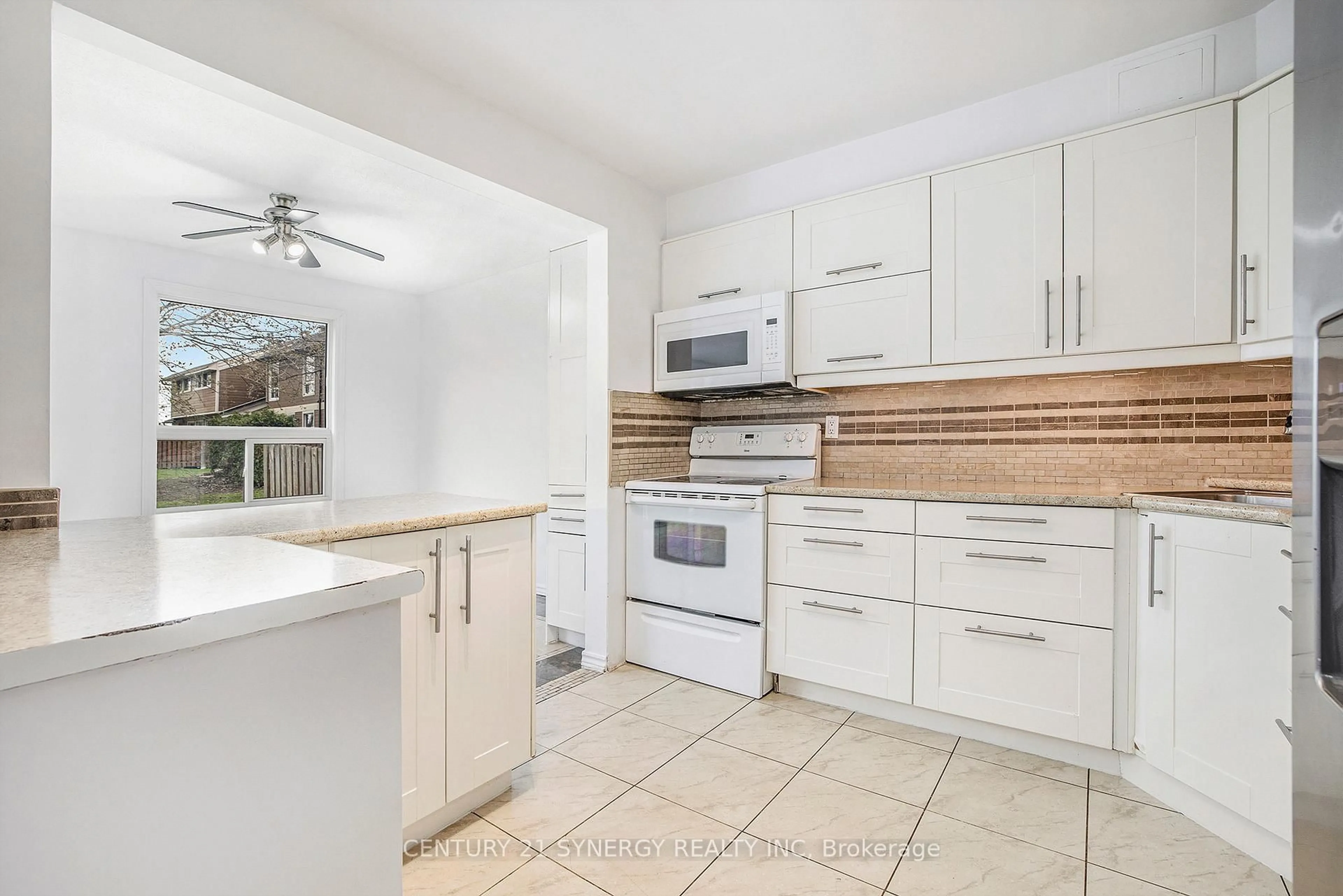 Standard kitchen, ceramic/tile floor for 4611 Carrington Pl, Ottawa Ontario K1B 4R1