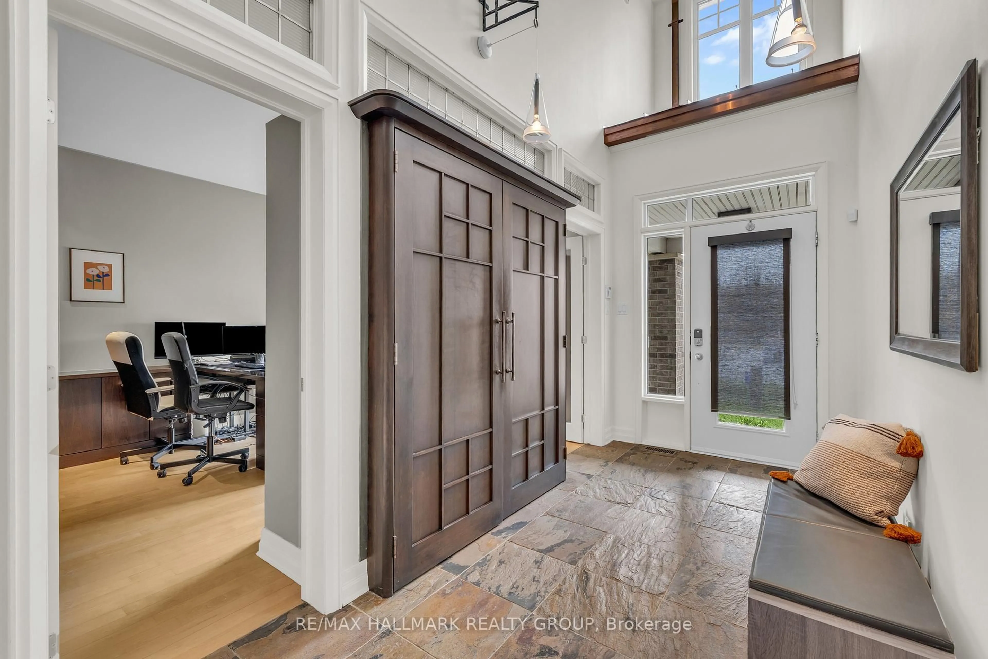 Indoor entryway for 15 MARWOOD Crt, Ottawa Ontario K2J 5G1