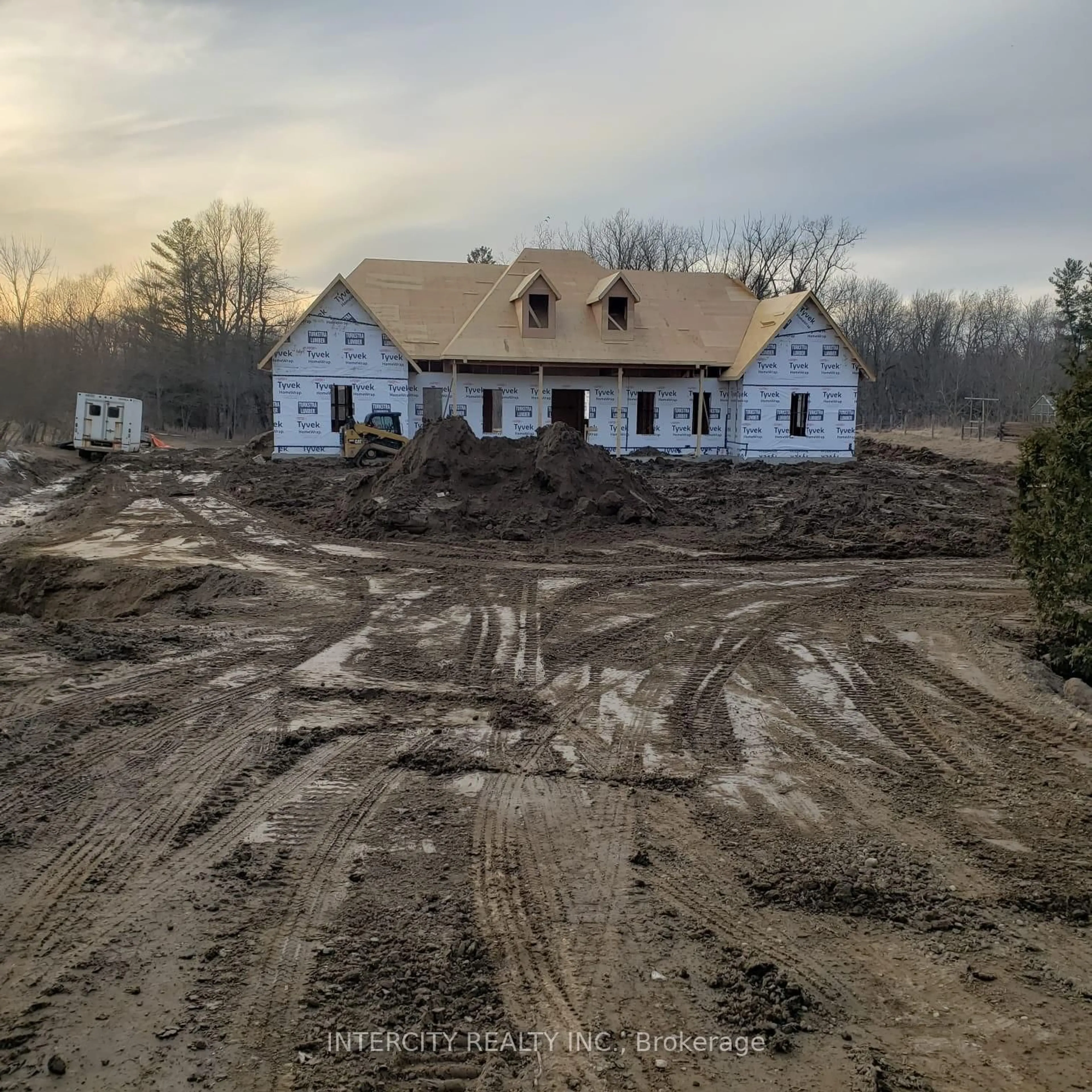 A pic from outside/outdoor area/front of a property/back of a property/a pic from drone, building for 277 Old Highway 24 N/A, Norfolk Ontario N0E 1Y0