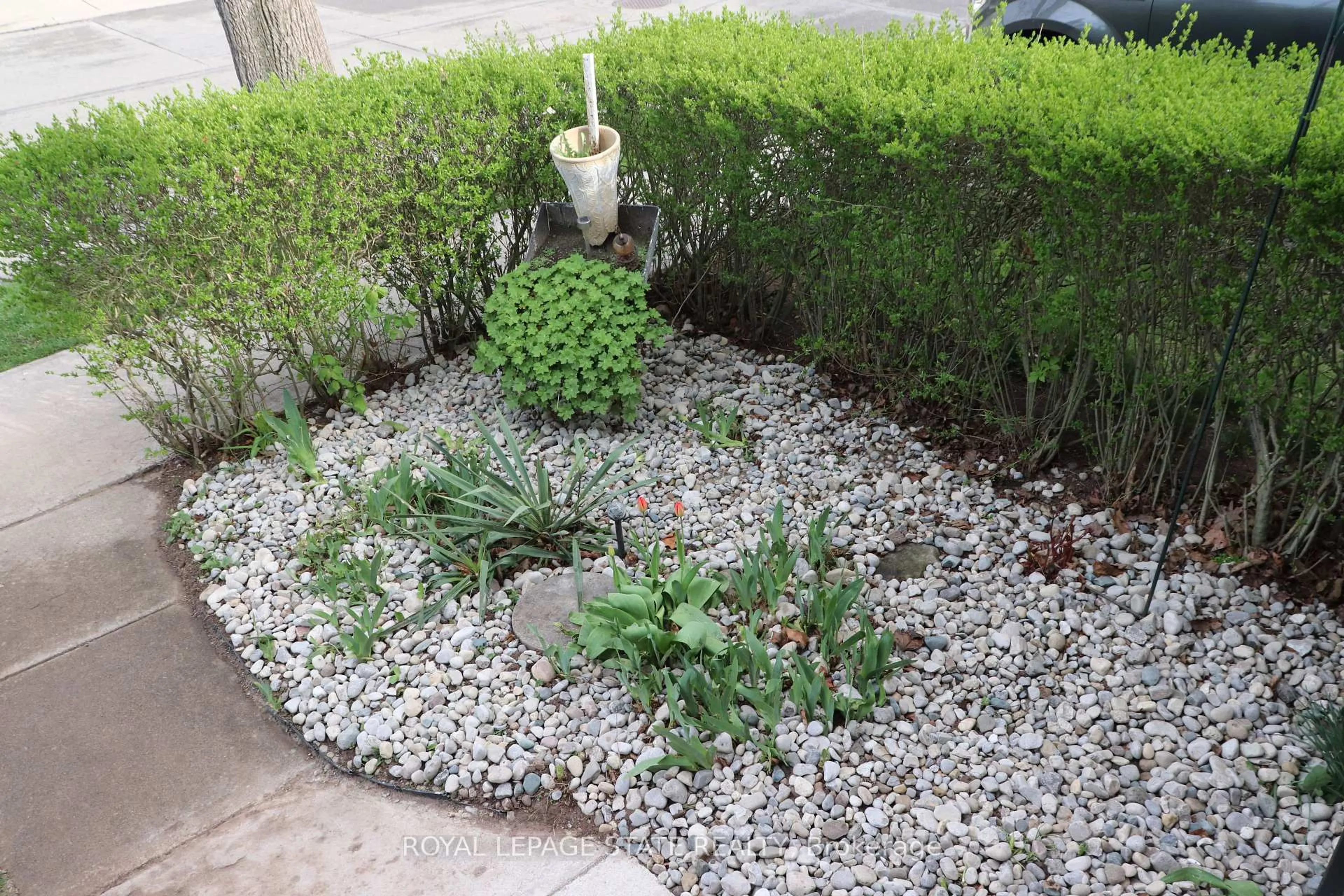 Patio, street for 79 Harmony Ave, Hamilton Ontario L8H 4X5