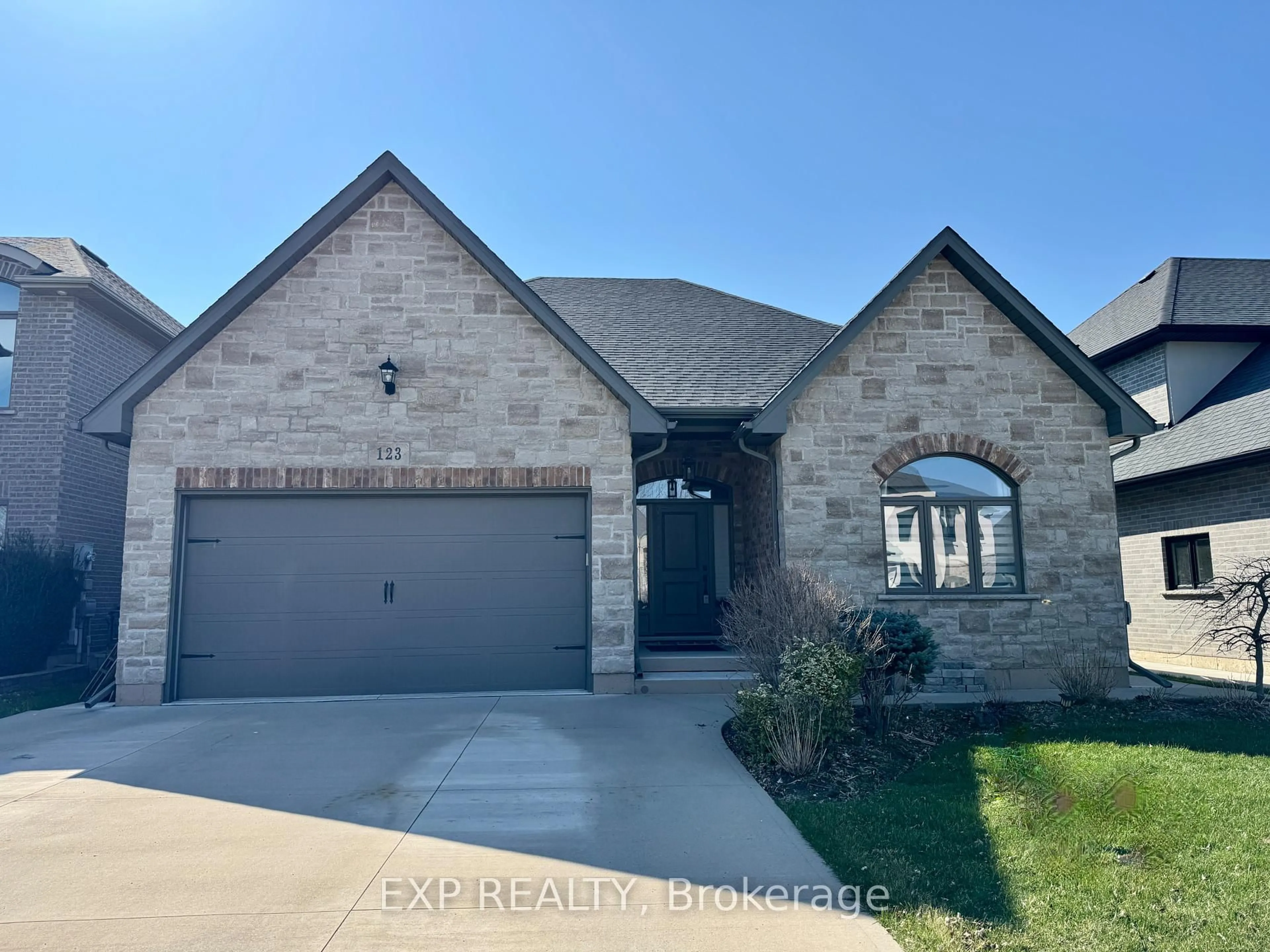 Home with brick exterior material, street for 123 Forest Ridge Crt, Welland Ontario L3C 0C2