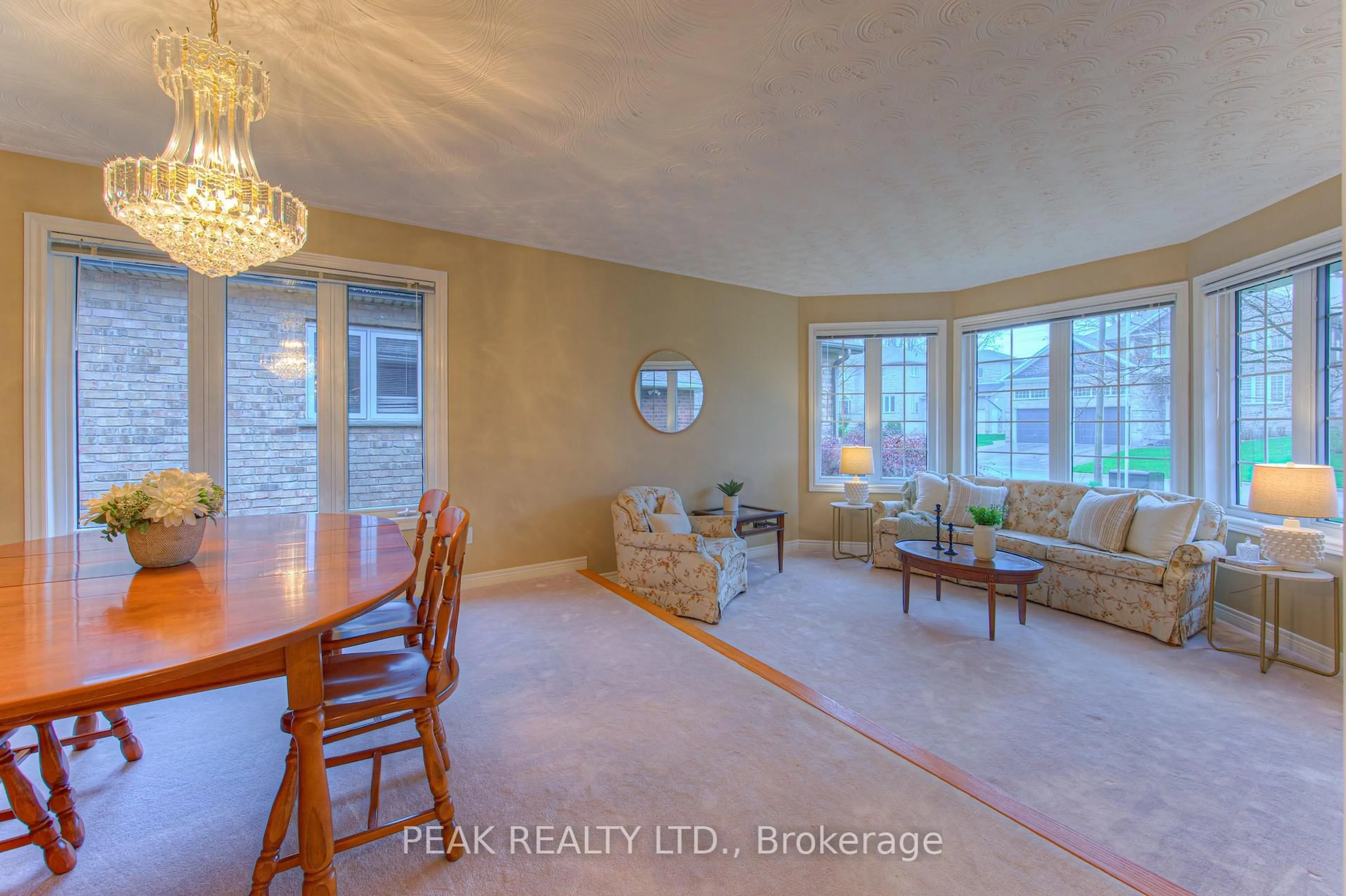 Living room with furniture, unknown for 300 Thorncrest Dr, Waterloo Ontario N2L 5R5