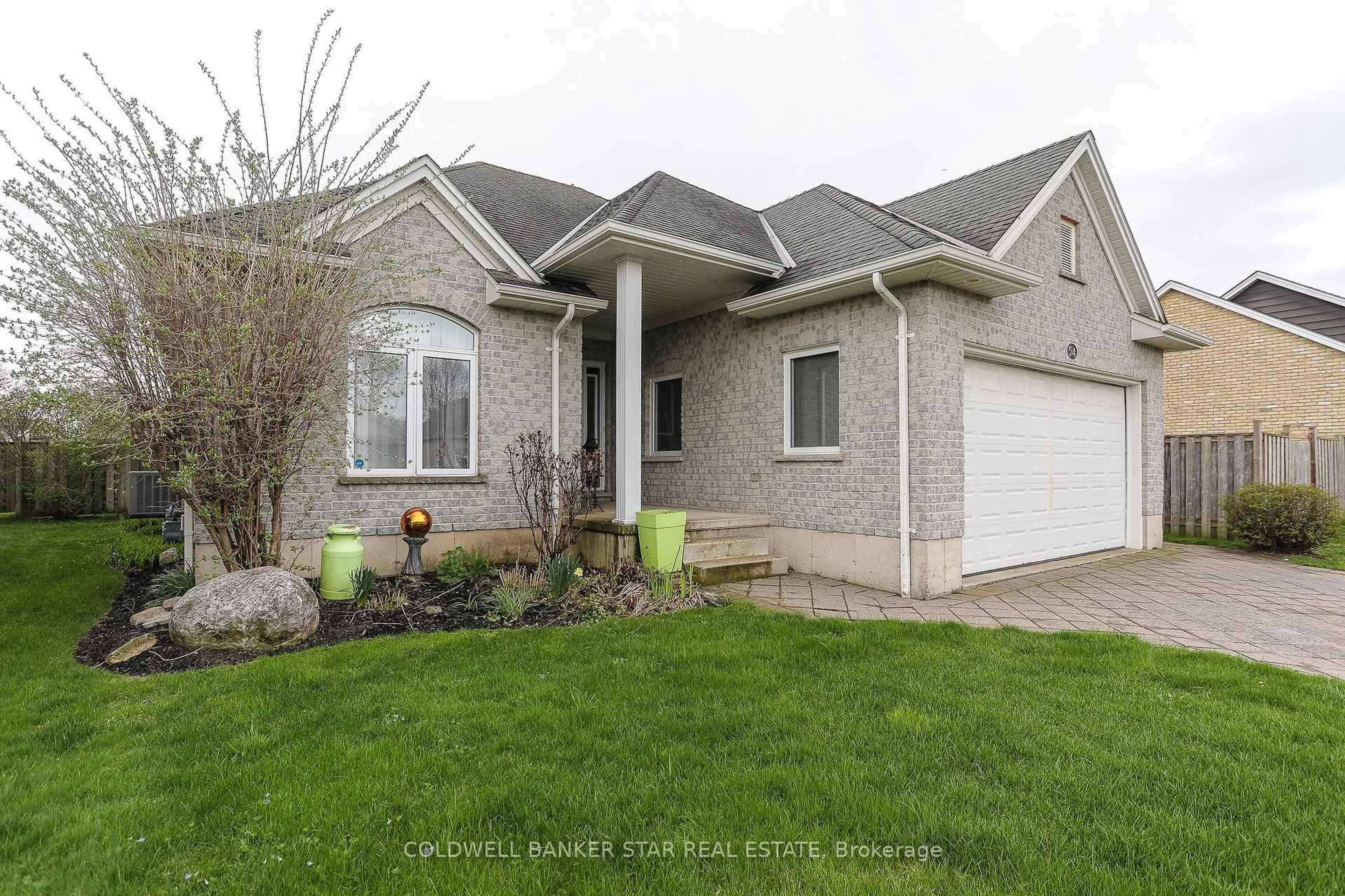 Home with vinyl exterior material, street for 54 Treadwell St, Aylmer Ontario N5H 3J5