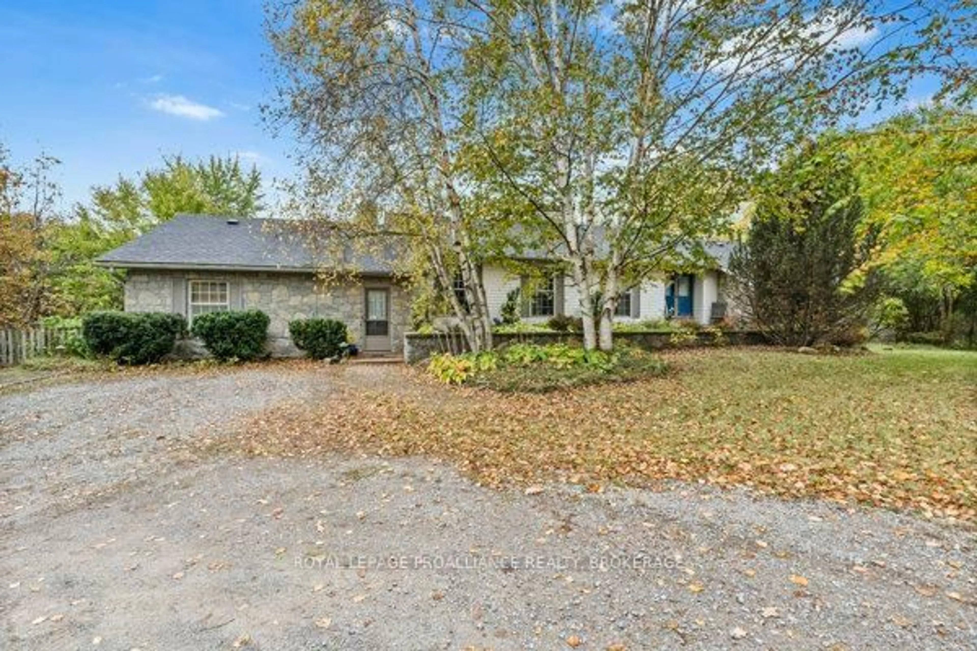 A pic from outside/outdoor area/front of a property/back of a property/a pic from drone, street for 1733 Hitchcock Dr, Inverary Ontario K0H 1X0