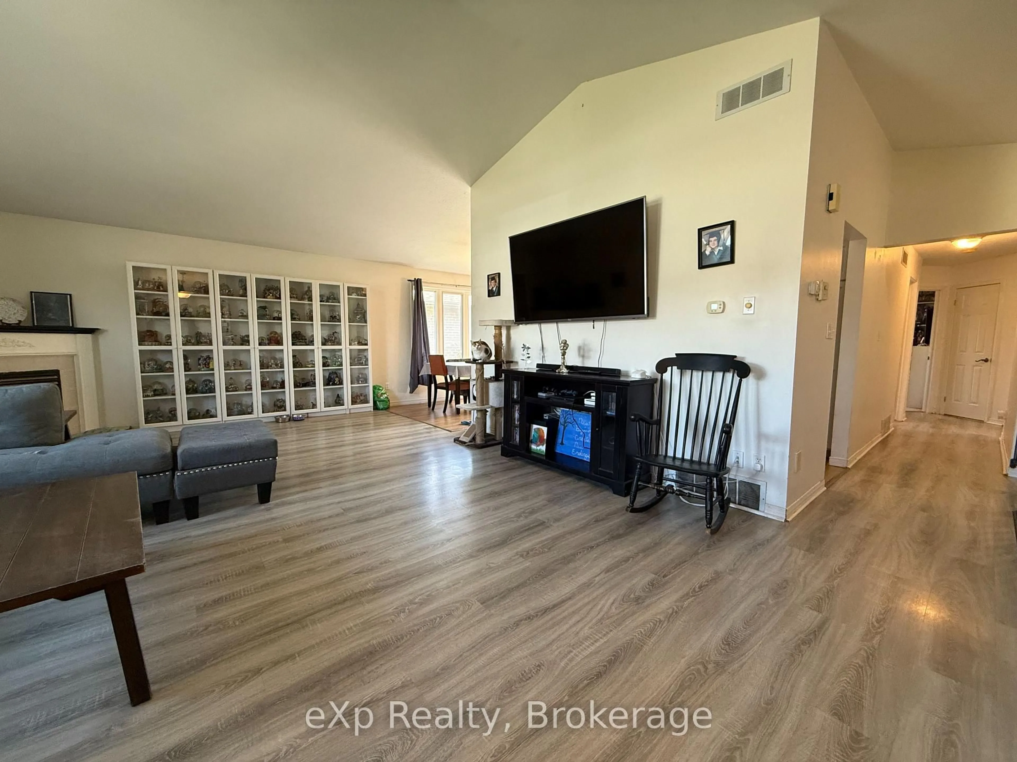 A pic of a room for 730 Scott St, North Perth Ontario N4W 1J5