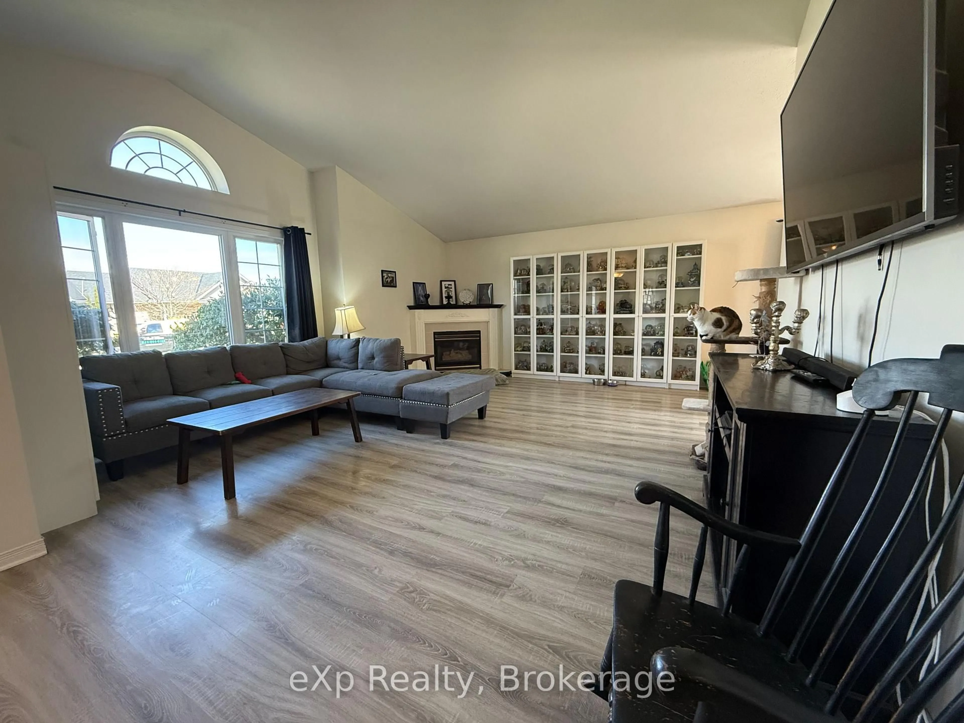 A pic of a room for 730 Scott St, North Perth Ontario N4W 1J5
