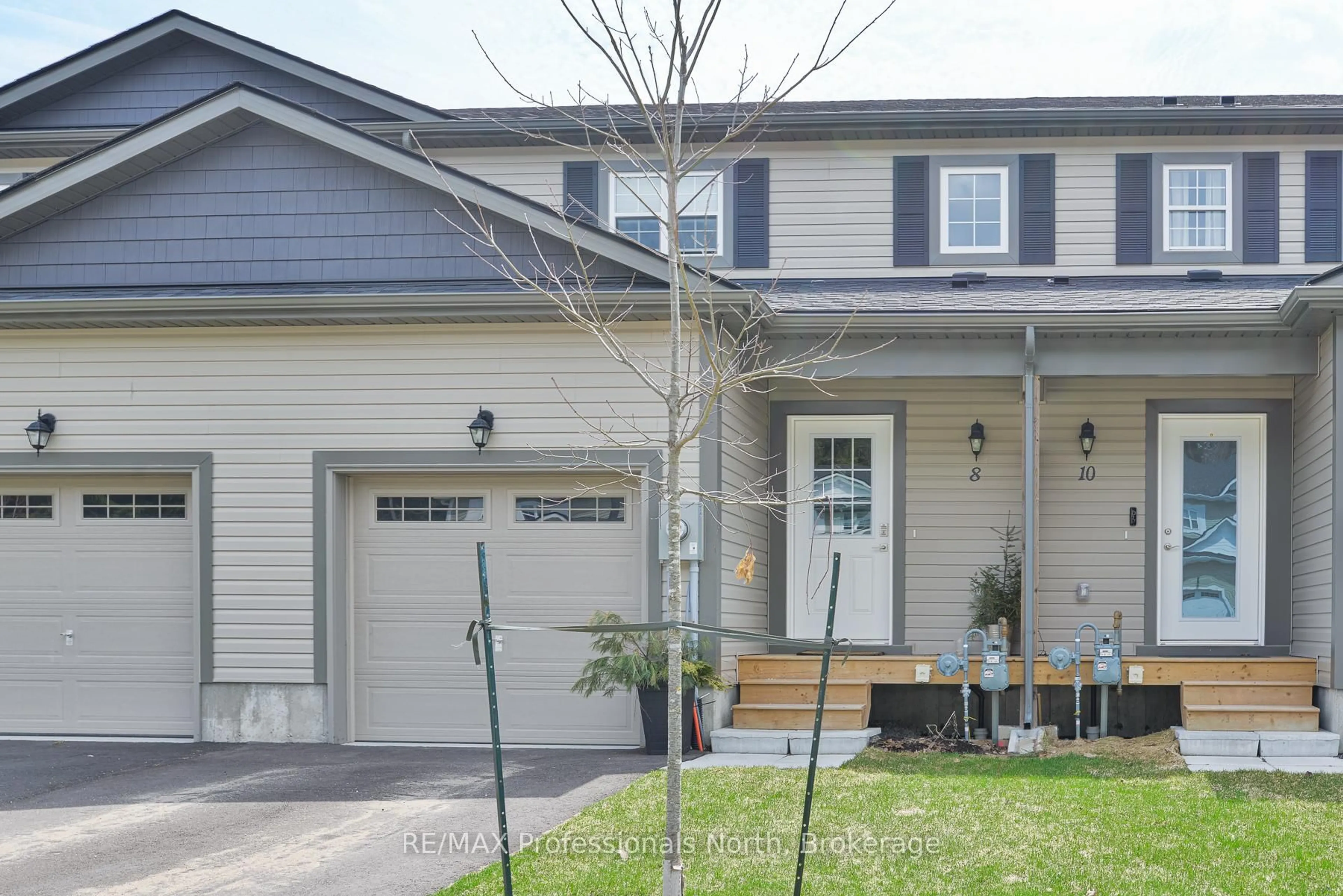 Home with vinyl exterior material, street for 8 Nicole Park Pl, Bracebridge Ontario P1L 0C8