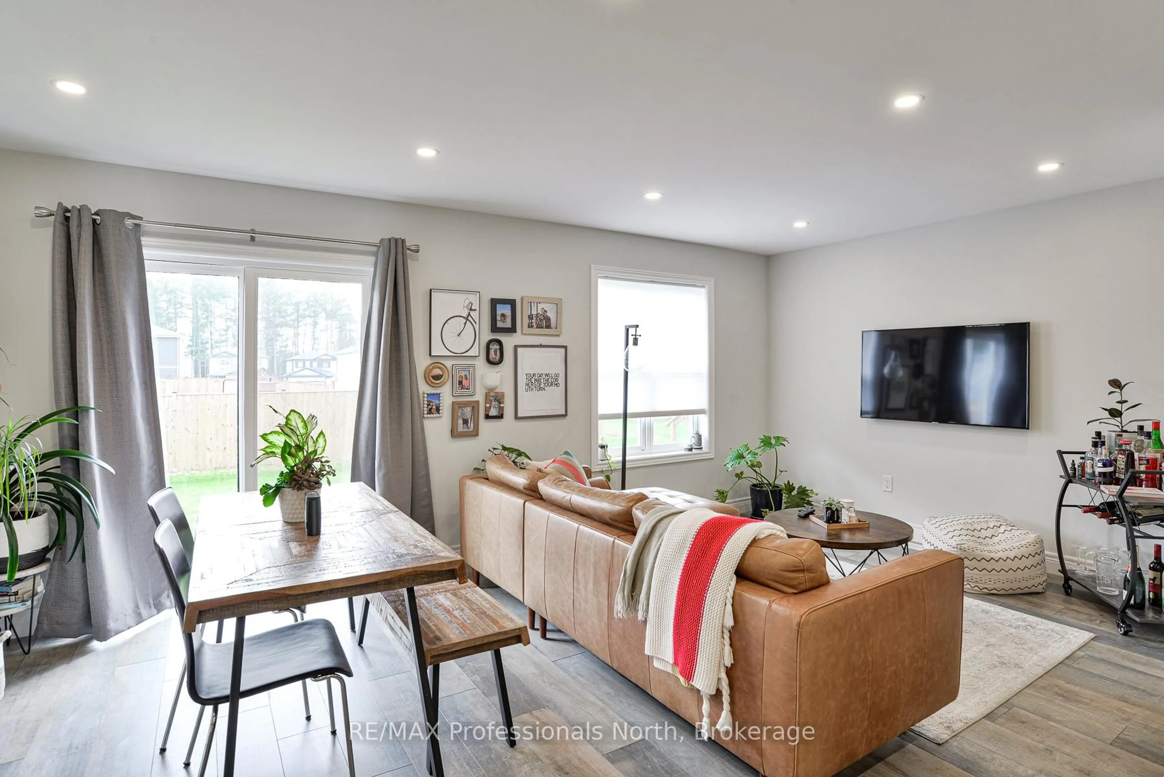 Living room with furniture, unknown for 8 Nicole Park Pl, Bracebridge Ontario P1L 0C8