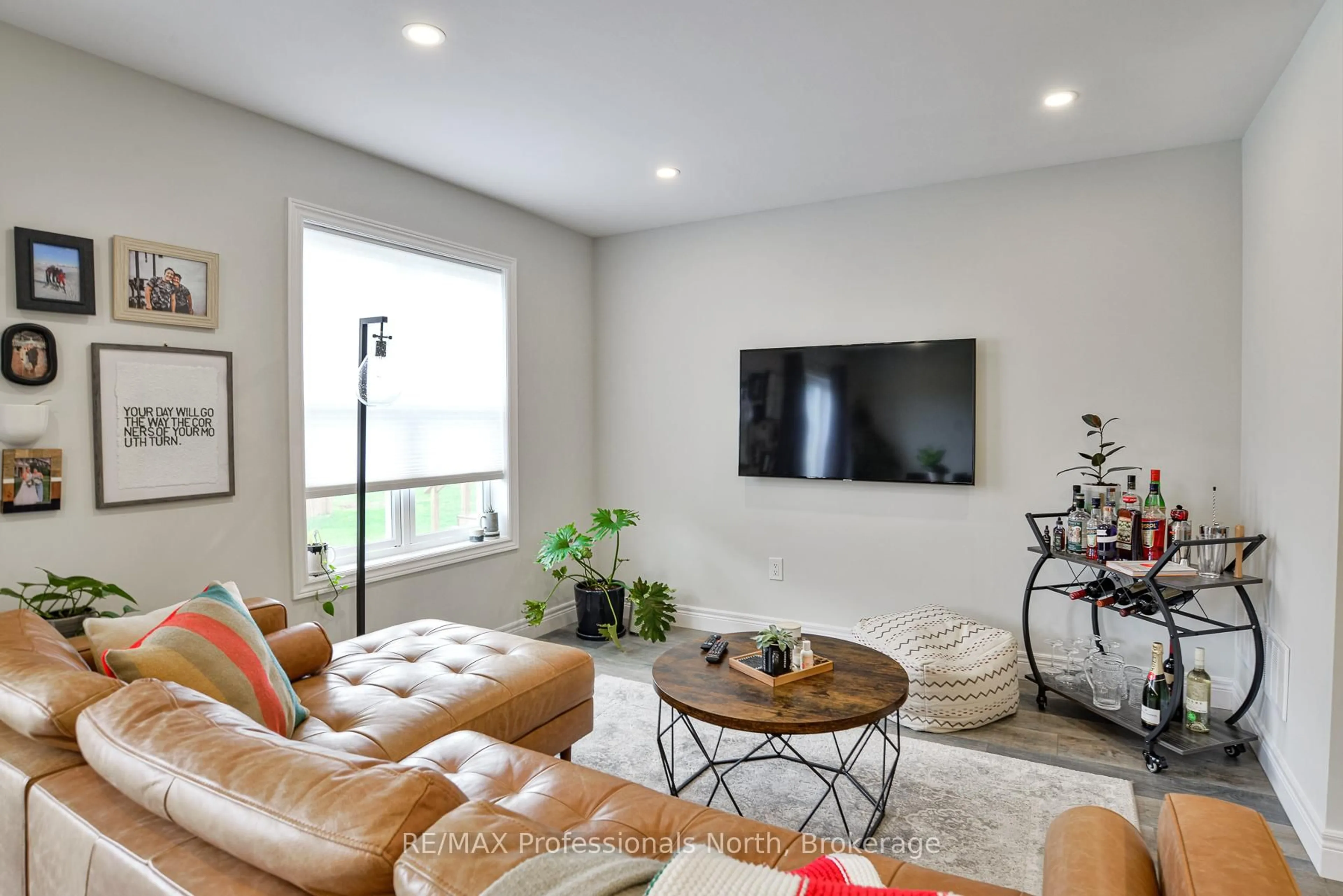 Living room with furniture, unknown for 8 Nicole Park Pl, Bracebridge Ontario P1L 0C8