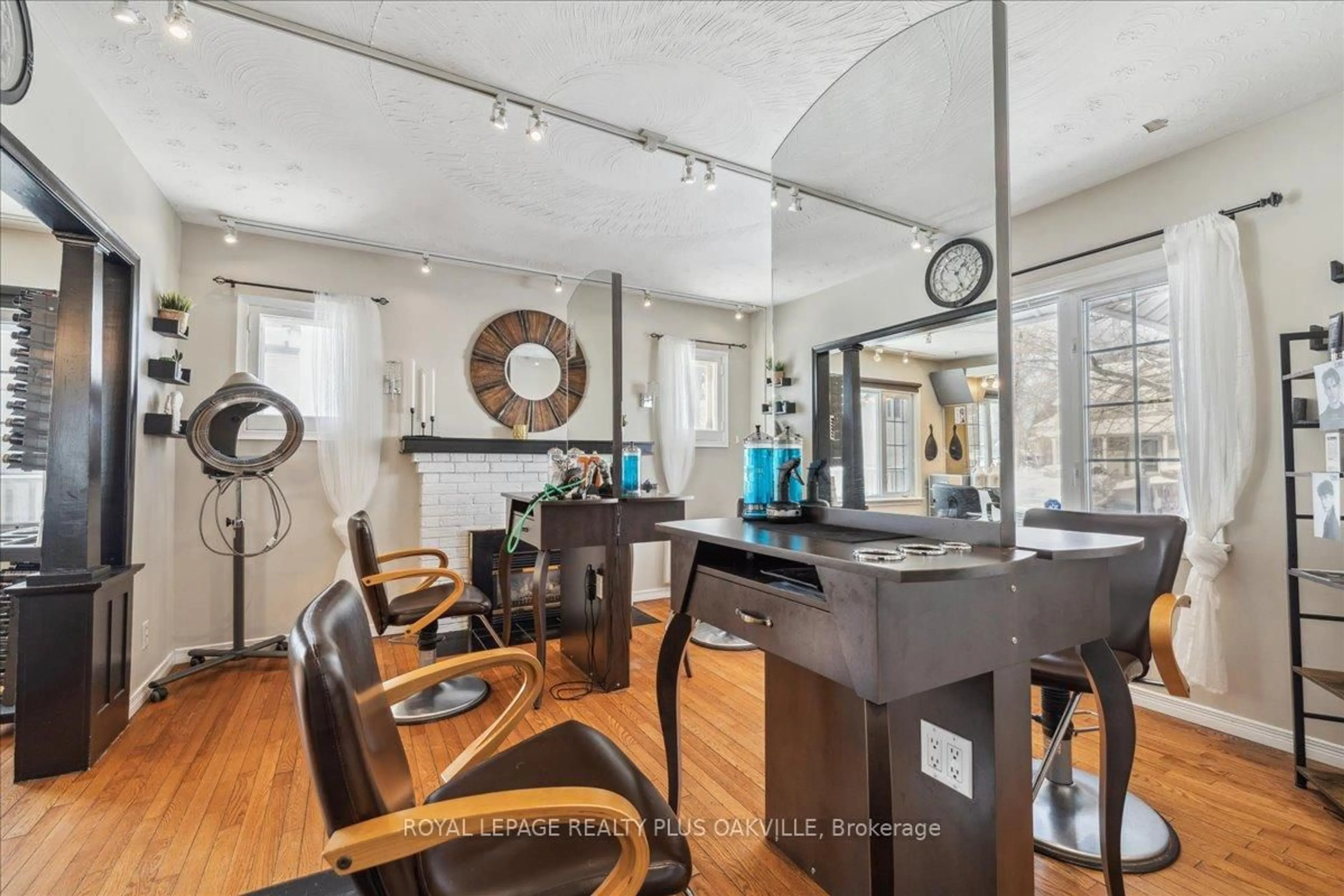 Unknown for 294 Dundas St, Hamilton Ontario L0R 2H0
