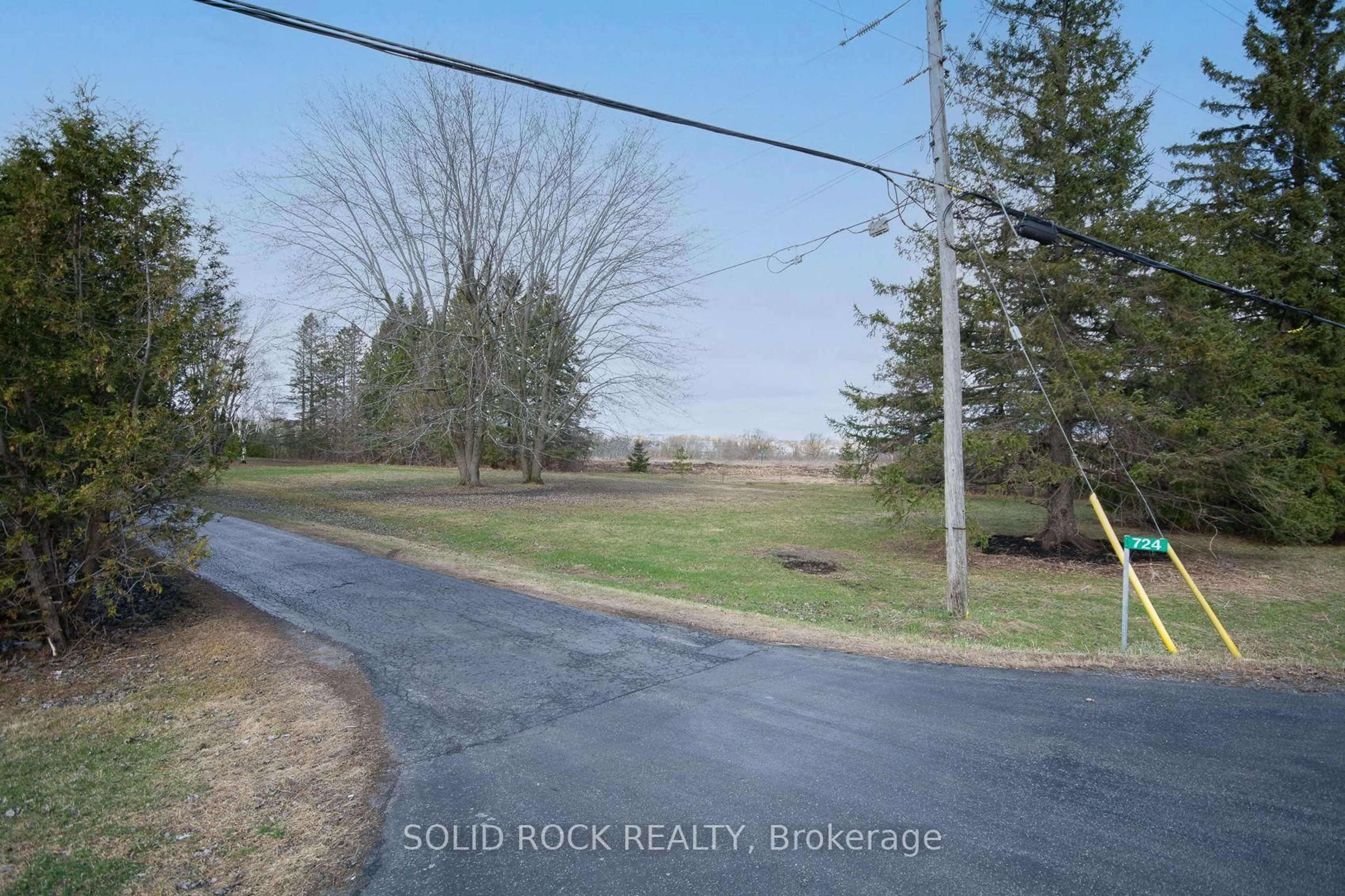 A pic from outside/outdoor area/front of a property/back of a property/a pic from drone, water/lake/river/ocean view for 724 River Rd, Ottawa Ontario K4M 1B2