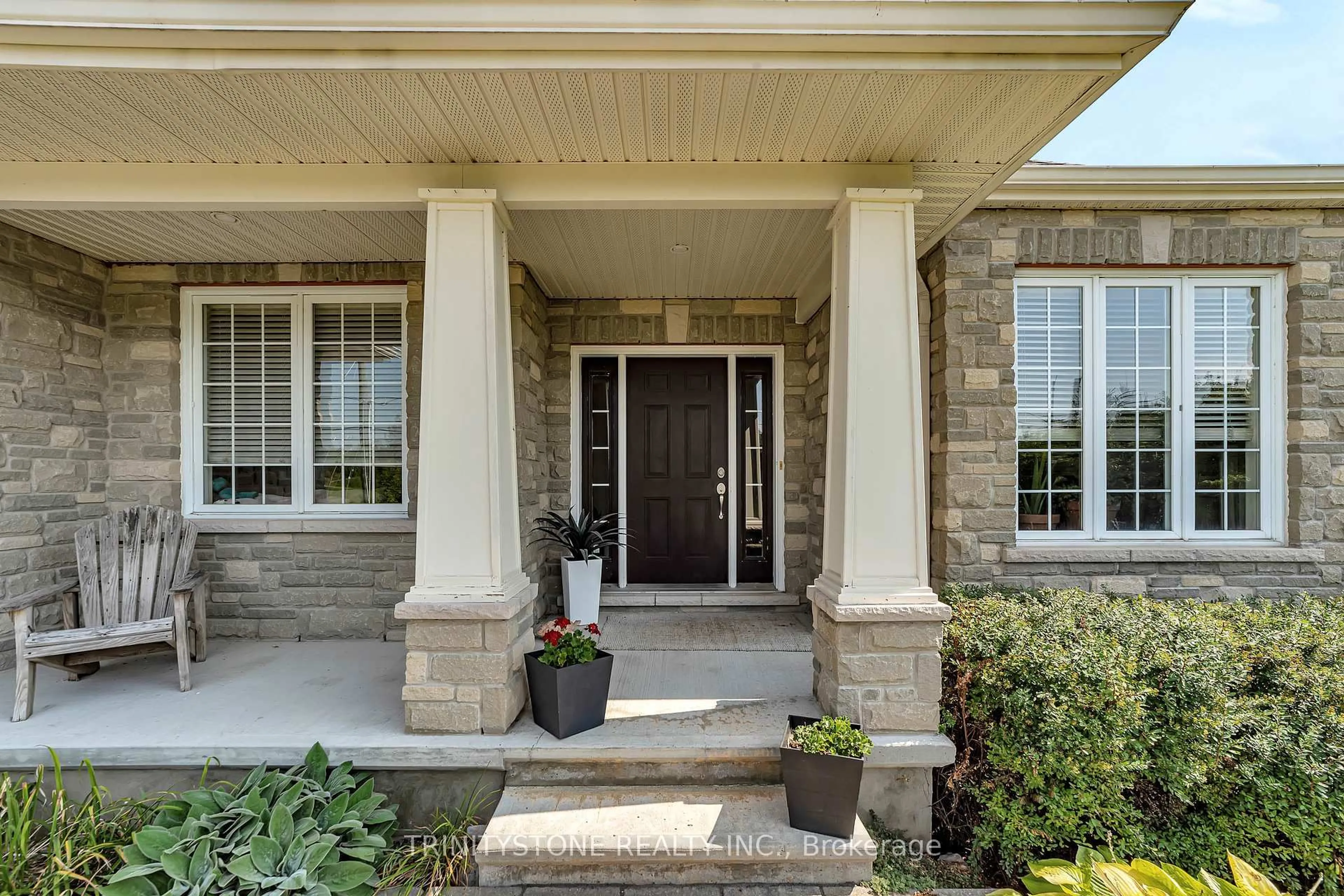 Indoor entryway for 15 Canadian Dr, Ashton Ontario K0A 1B0