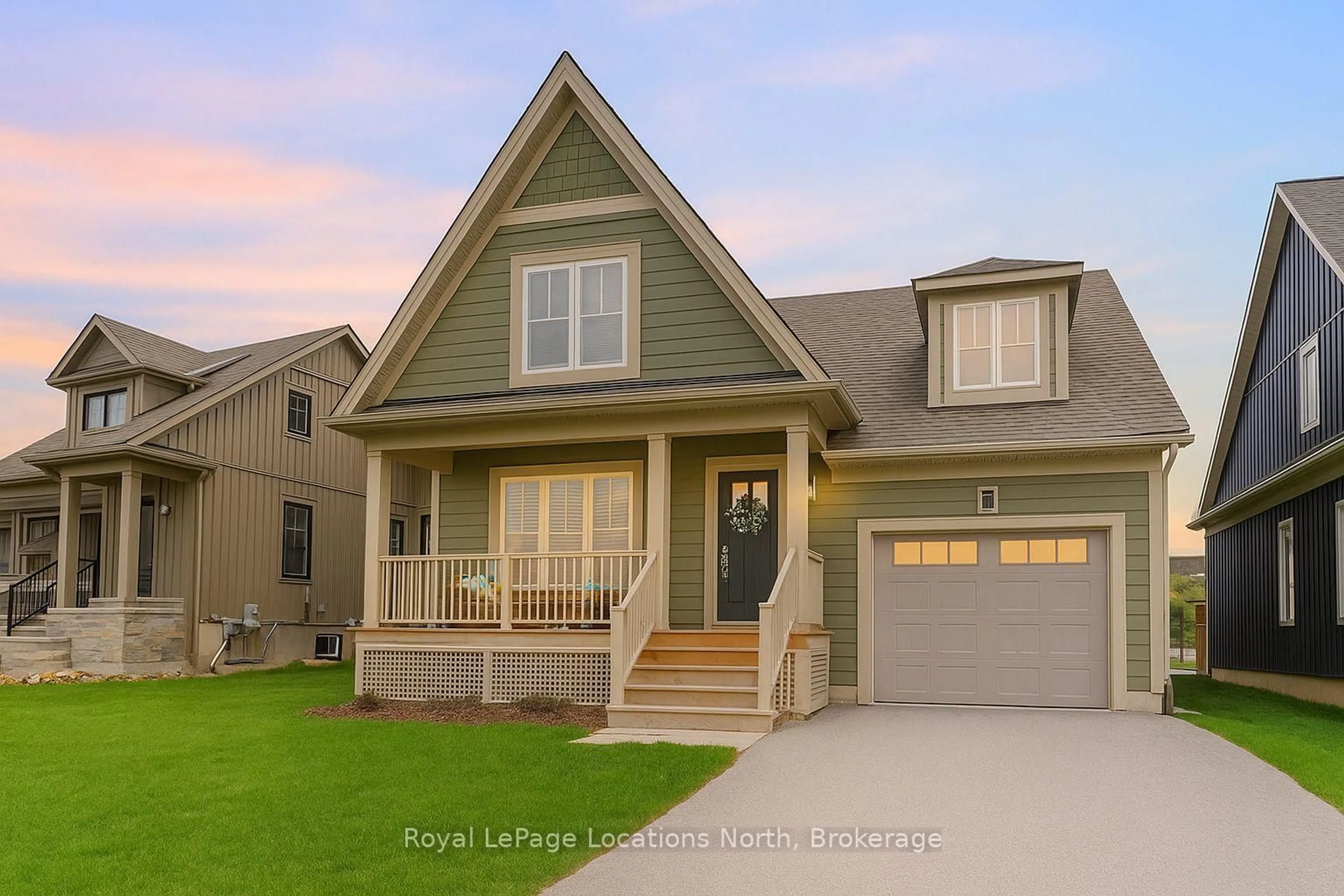 Home with vinyl exterior material, street for 207 Yellow Birch Cres, Blue Mountains Ontario L9Y 0Z3