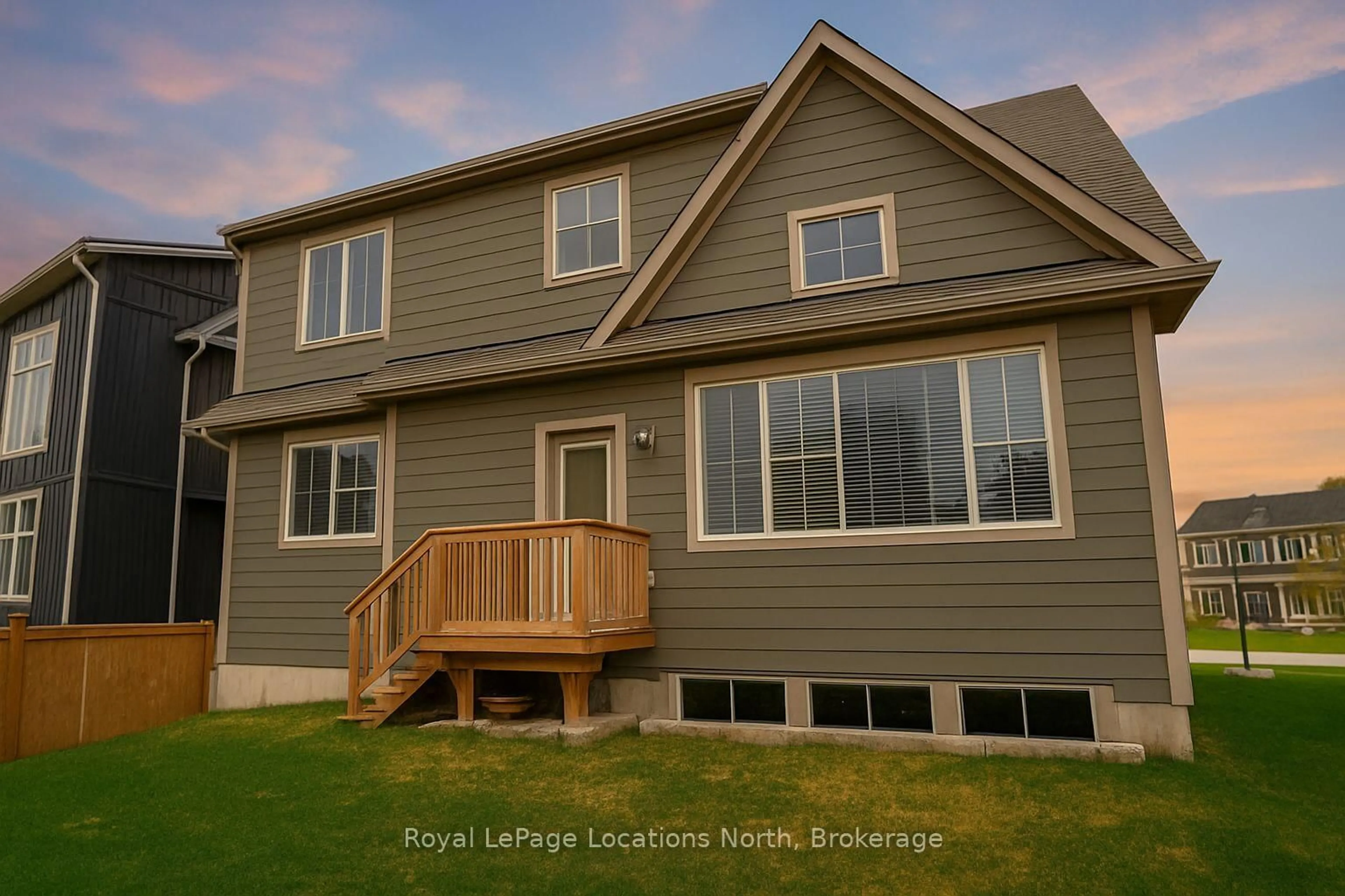 Home with vinyl exterior material, unknown for 207 Yellow Birch Cres, Blue Mountains Ontario L9Y 0Z3